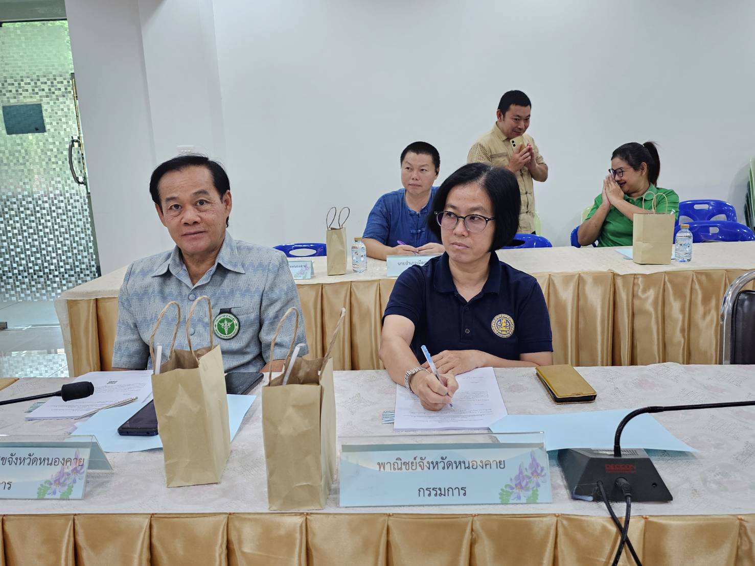 พช.หนองคาย ดำเนินการประชุมคณะกรรมการขับเคลื่อนศูนย์แสดงและจำหน่ายผลิตภัณฑ์ OTOP จังหวัดหนองคาย ครั้งที่ 1/2567