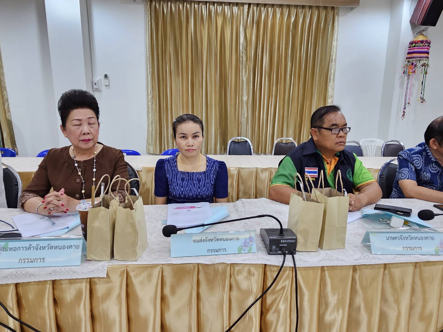 พช.หนองคาย ดำเนินการประชุมคณะกรรมการขับเคลื่อนศูนย์แสดงและจำหน่ายผลิตภัณฑ์ OTOP จังหวัดหนองคาย ครั้งที่ 1/2567