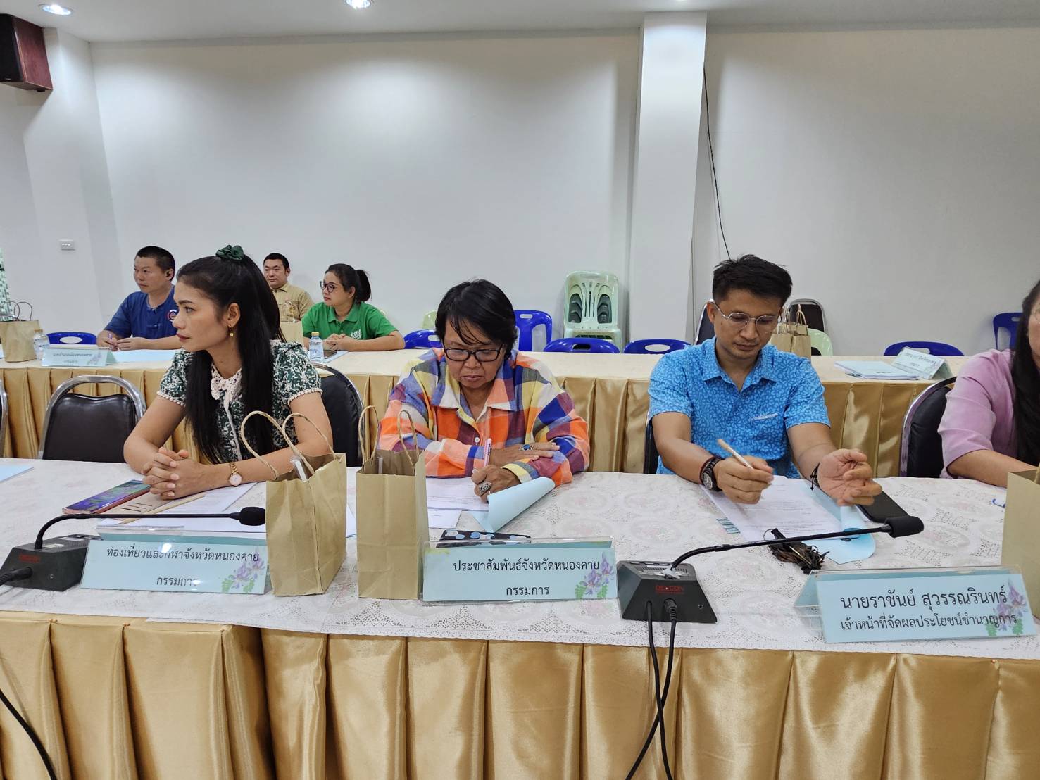 พช.หนองคาย ดำเนินการประชุมคณะกรรมการขับเคลื่อนศูนย์แสดงและจำหน่ายผลิตภัณฑ์ OTOP จังหวัดหนองคาย ครั้งที่ 1/2567