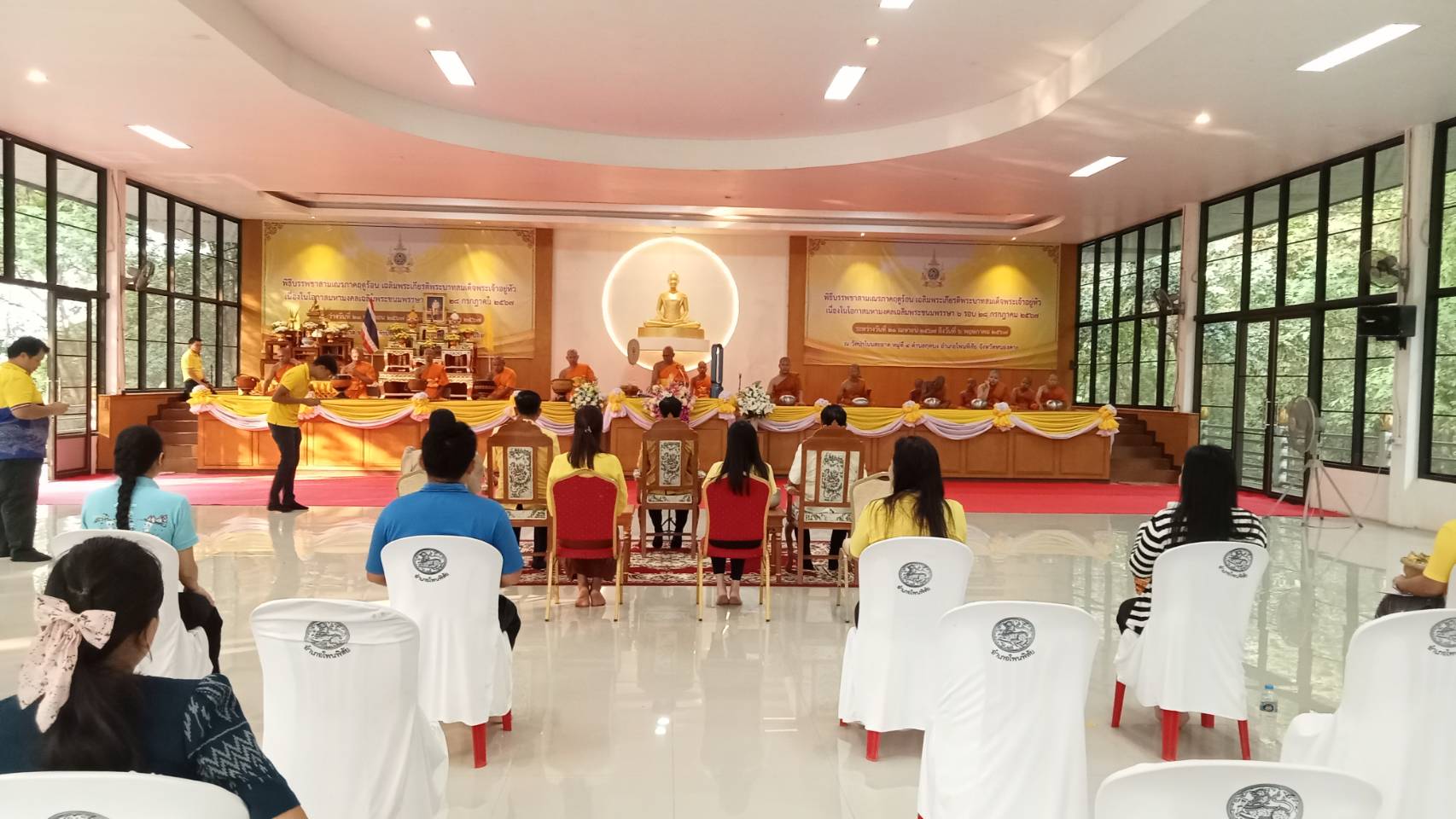 พช.หนองคาย : พิธีทำบุญตักบาตรและถวายภัตตาหาร โครงการบรรพชาสามเณรภาคฤดูร้อน เฉลิมพระเกียรติพระบาทสมเด็จพระเจ้าอยู่หัว เนื่องในโอกาสมหามงคลเฉลิมพระชนมพรรษา 6 รอบ 28 กรกฎาคม 2567