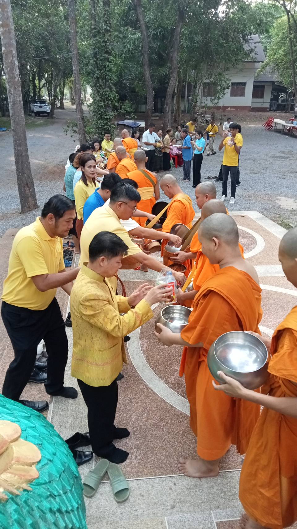 พช.หนองคาย : พิธีทำบุญตักบาตรและถวายภัตตาหาร โครงการบรรพชาสามเณรภาคฤดูร้อน เฉลิมพระเกียรติพระบาทสมเด็จพระเจ้าอยู่หัว เนื่องในโอกาสมหามงคลเฉลิมพระชนมพรรษา 6 รอบ 28 กรกฎาคม 2567