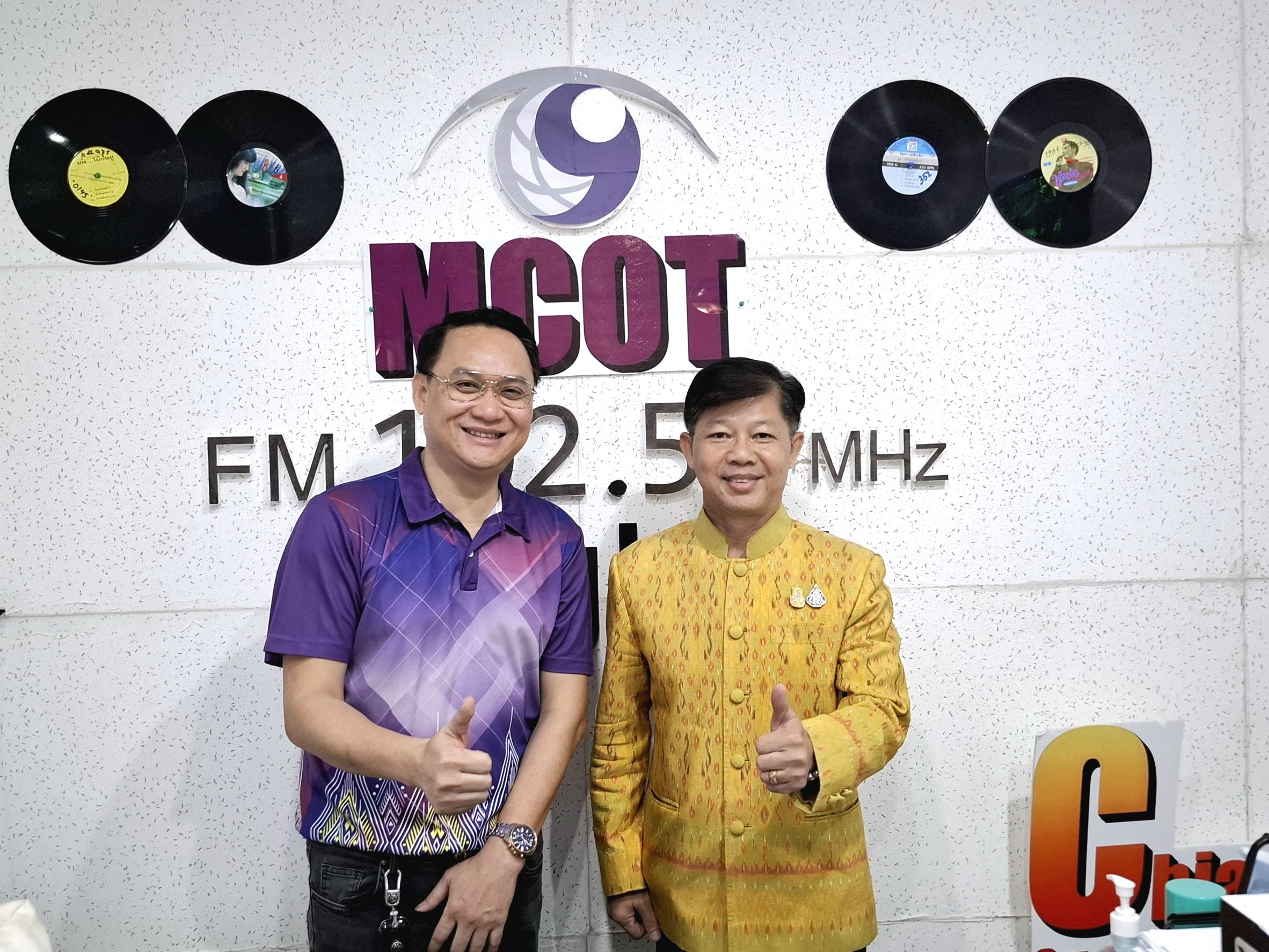 พช.หนองคาย ร่วมจัดรายการวิทยุ ประชาสัมพันธ์การประกวดสุดยอดผ้าจังหวัดหนองคายประจำปี 2567 ในรายการ “อีสาน 360 องศา” อสมท. หนองคาย F.M. 102.50 MHz