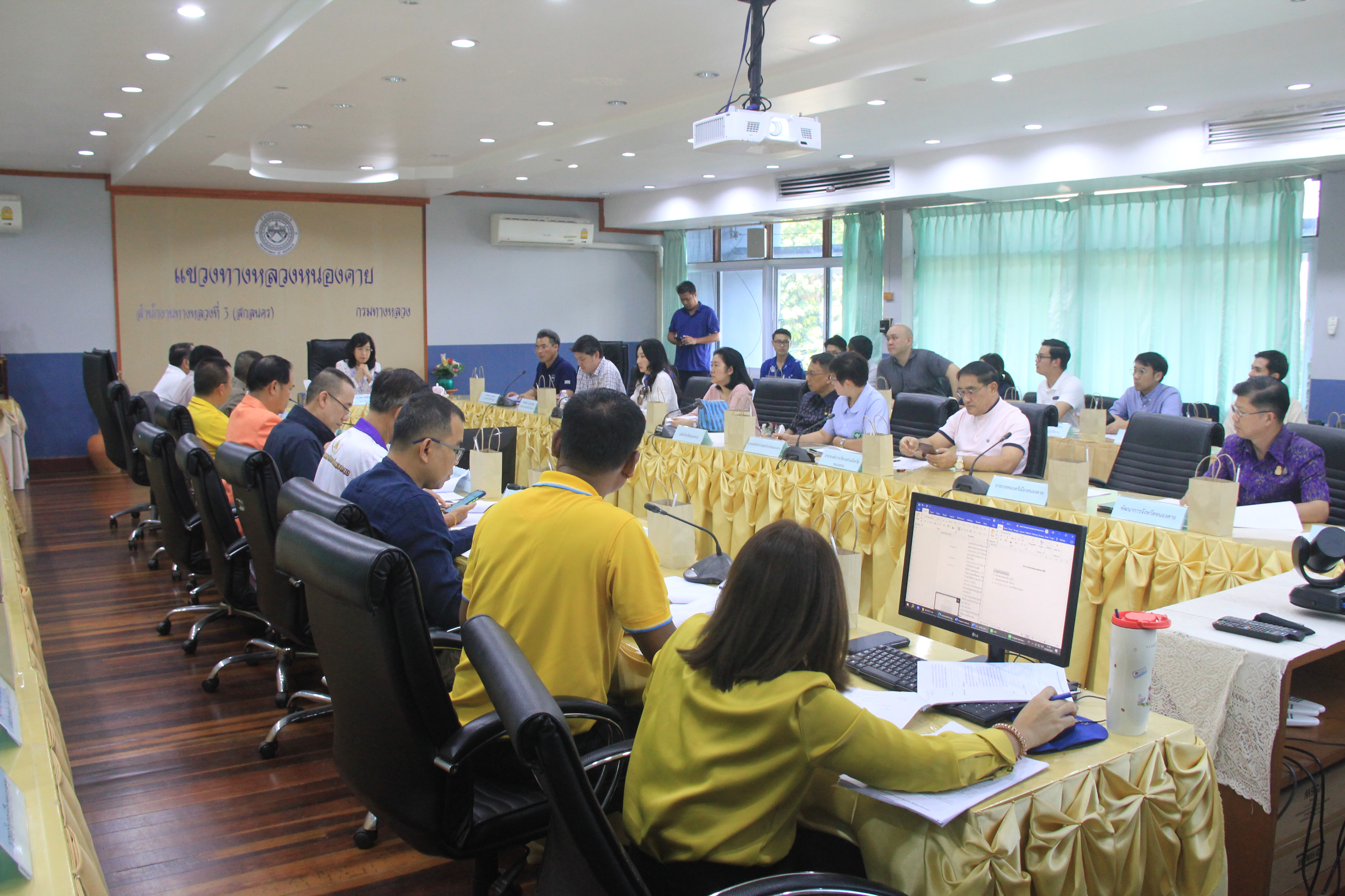 พช.หนองคาย ร่วมประชุมการจัดพิธีเปิดงานฉลองครบรอบ 30 ปี สะพานมิตรภาพไทย-ลาว แห่งที่ 1 และเตรียมการต้อนรับในส่วนภารกิจของรองนายกรัฐมนตรี และรัฐมนตรีว่าการกระทรวงการต่างประเทศ