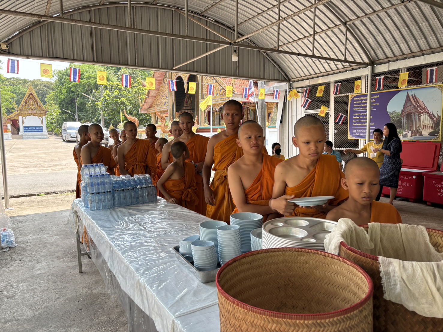 พช.หนองคาย ร่วมพิธีทำบุญตักบาตรและถวายภัตตาหาร โครงการบรรพชาสามเณรภาคฤดูร้อน เฉลิมพระเกียรติพระบาทสมเด็จพระเจ้าอยู่หัว เนื่องในโอกาสมหามงคลเฉลิมพระชนมพรรษา 6 รอบ 28 กรกฎาคม 2567