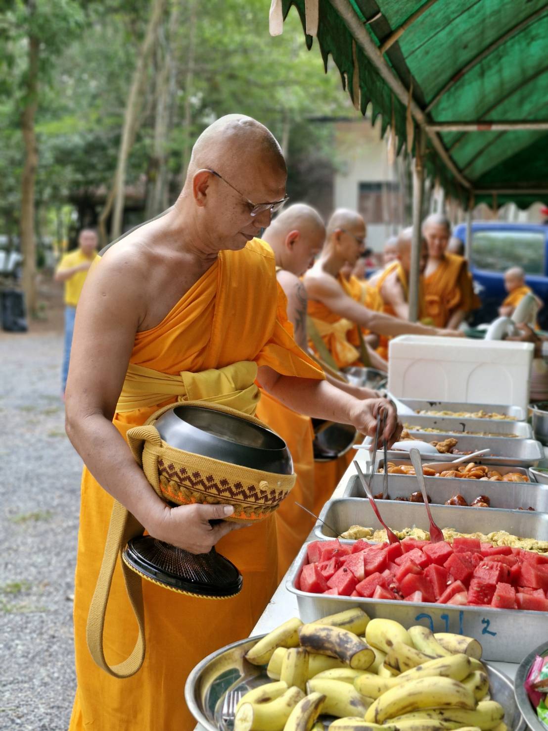 พช.หนองคาย : พิธีทำบุญตักบาตรและถวายภัตตาหาร โครงการบรรพชาสามเณรภาคฤดูร้อน เฉลิมพระเกียรติพระบาทสมเด็จพระเจ้าอยู่หัว เนื่องในโอกาสมหามงคลเฉลิมพระชนมพรรษา 6 รอบ 28 กรกฎาคม 2567