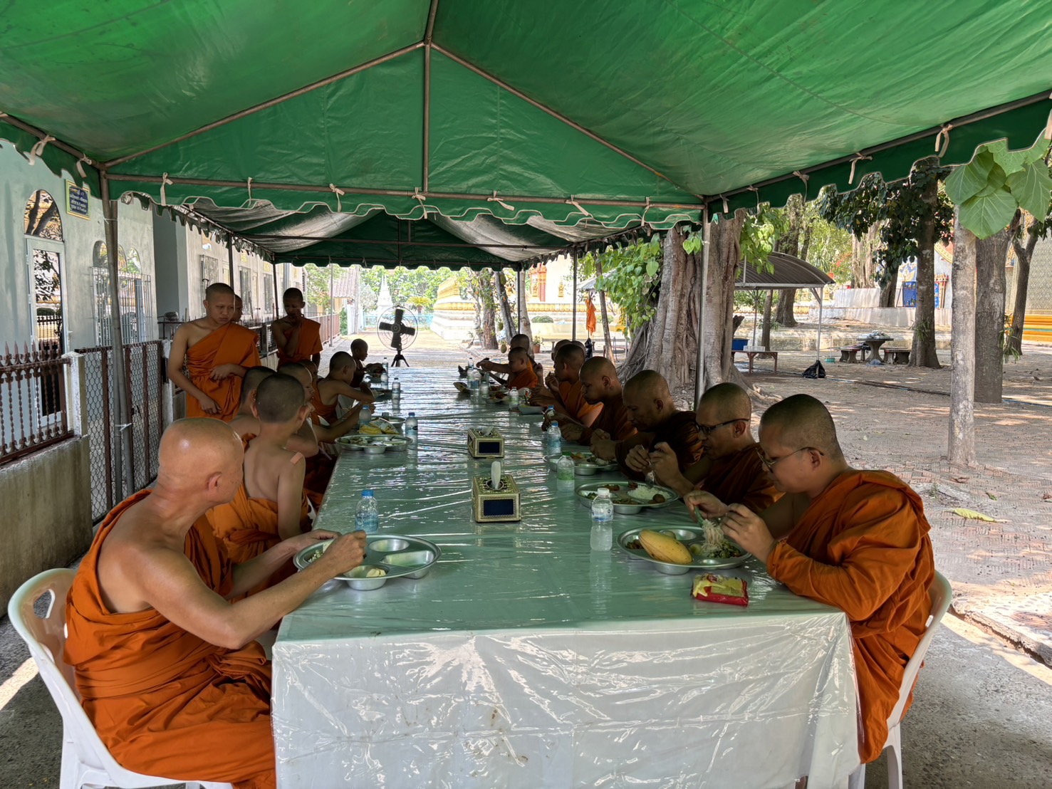 พช.หนองคาย ร่วมพิธีทำบุญตักบาตรและถวายภัตตาหาร โครงการบรรพชาสามเณรภาคฤดูร้อน เฉลิมพระเกียรติพระบาทสมเด็จพระเจ้าอยู่หัว เนื่องในโอกาสมหามงคลเฉลิมพระชนมพรรษา 6 รอบ 28 กรกฎาคม 2567