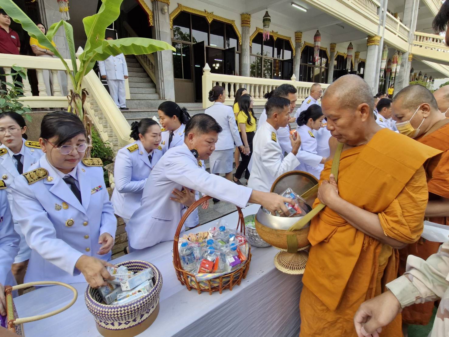 พช.หนองคาย ร่วมพิธีทำบุญตักบาตรถวายพระราชกุศล เนื่องในวันคล้ายวันประสูติ สมเด็จพระเจ้าลูกยาเธอ เจ้าฟ้าทีปังกรรัศมีโชติฯ 29 เมษายน 2567