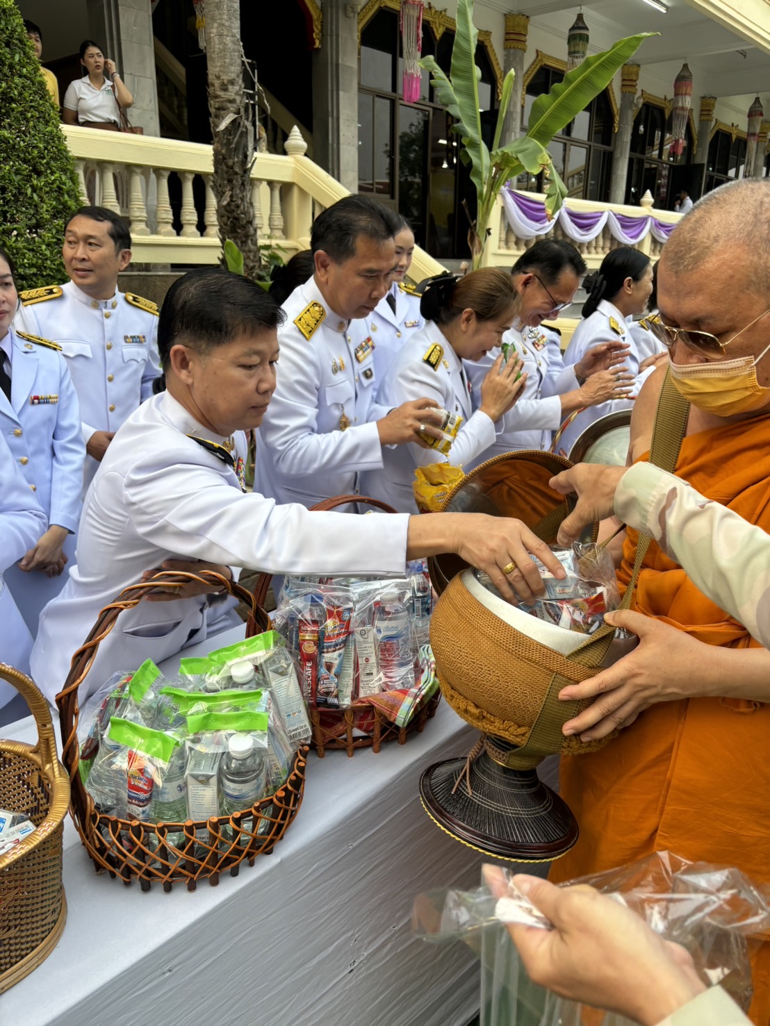 พช.หนองคาย ร่วมพิธีสวดพระพุทธมนต์และพิธีทำบุญตักบาตรถวายพระราชกุศล เนื่องใน “วันพระบาทสมเด็จพระพุทธยอดฟ้าจุฬาโลกมหาราช และวันที่ระลึกมหาจักรีบรมราชวงศ์” ประจำปีพุทธศักราช 2567