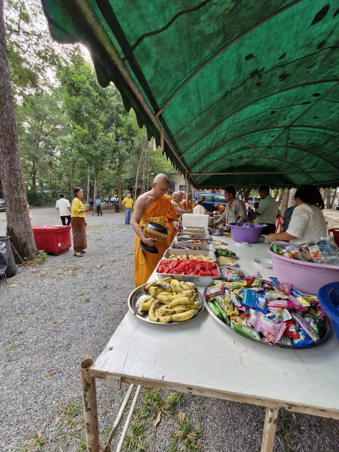 พช.หนองคาย : พิธีทำบุญตักบาตรและถวายภัตตาหาร โครงการบรรพชาสามเณรภาคฤดูร้อน เฉลิมพระเกียรติพระบาทสมเด็จพระเจ้าอยู่หัว เนื่องในโอกาสมหามงคลเฉลิมพระชนมพรรษา 6 รอบ 28 กรกฎาคม 2567