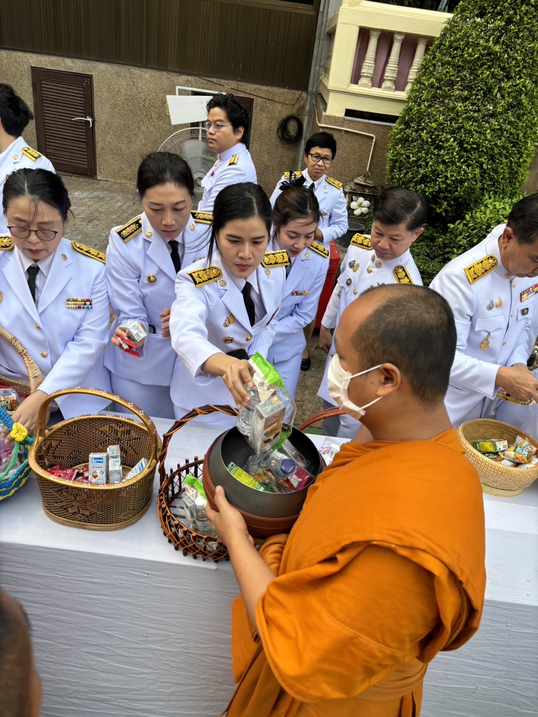 พช.หนองคาย ร่วมพิธีสวดพระพุทธมนต์และพิธีทำบุญตักบาตรถวายพระราชกุศล เนื่องใน “วันพระบาทสมเด็จพระพุทธยอดฟ้าจุฬาโลกมหาราช และวันที่ระลึกมหาจักรีบรมราชวงศ์” ประจำปีพุทธศักราช 2567