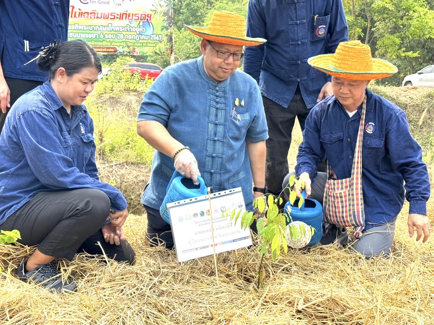 พช.หนองคาย น้อมนำหลักปรัชญาของเศรษฐกิจพอเพียงผ่านการดำเนินโครงการเฉลิมพระเกียรติพระบาทสมเด็จพระเจ้าอยู่หัว เนื่องในโอกาสมหามงคลเฉลิมพระชนมพรรษา 6 รอบ 28 กรกฎาคม 2567 ณ ศูนย์เรียนรู้ “โคก หนอง นา โมเดล” อำเภอท่าบ่อ