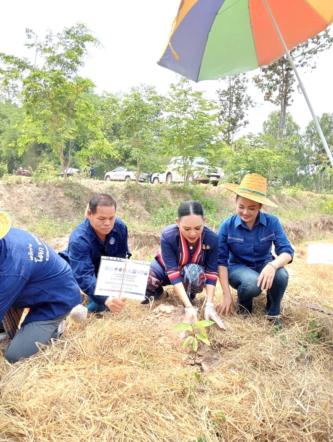 พช.หนองคาย น้อมนำหลักปรัชญาของเศรษฐกิจพอเพียงผ่านการดำเนินโครงการเฉลิมพระเกียรติพระบาทสมเด็จพระเจ้าอยู่หัว เนื่องในโอกาสมหามงคลเฉลิมพระชนมพรรษา 6 รอบ 28 กรกฎาคม 2567 ณ ศูนย์เรียนรู้ “โคก หนอง นา โมเดล” อำเภอท่าบ่อ