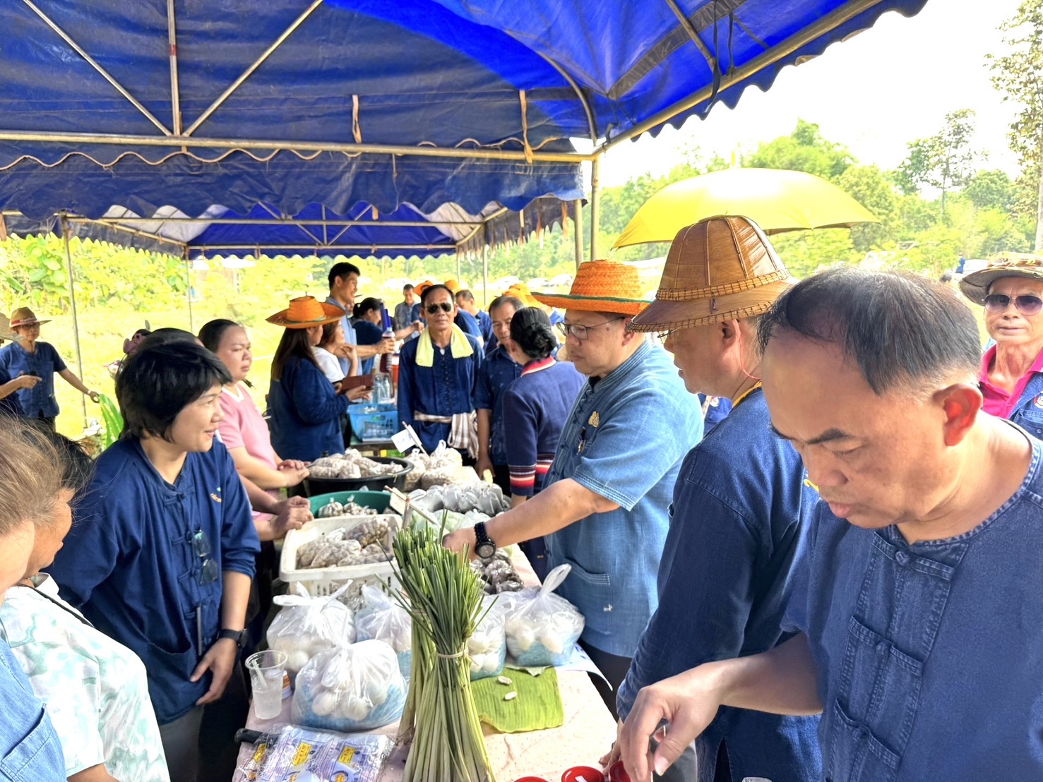 พช.หนองคาย น้อมนำหลักปรัชญาของเศรษฐกิจพอเพียงผ่านการดำเนินโครงการเฉลิมพระเกียรติพระบาทสมเด็จพระเจ้าอยู่หัว เนื่องในโอกาสมหามงคลเฉลิมพระชนมพรรษา 6 รอบ 28 กรกฎาคม 2567 ณ ศูนย์เรียนรู้ “โคก หนอง นา โมเดล” อำเภอท่าบ่อ