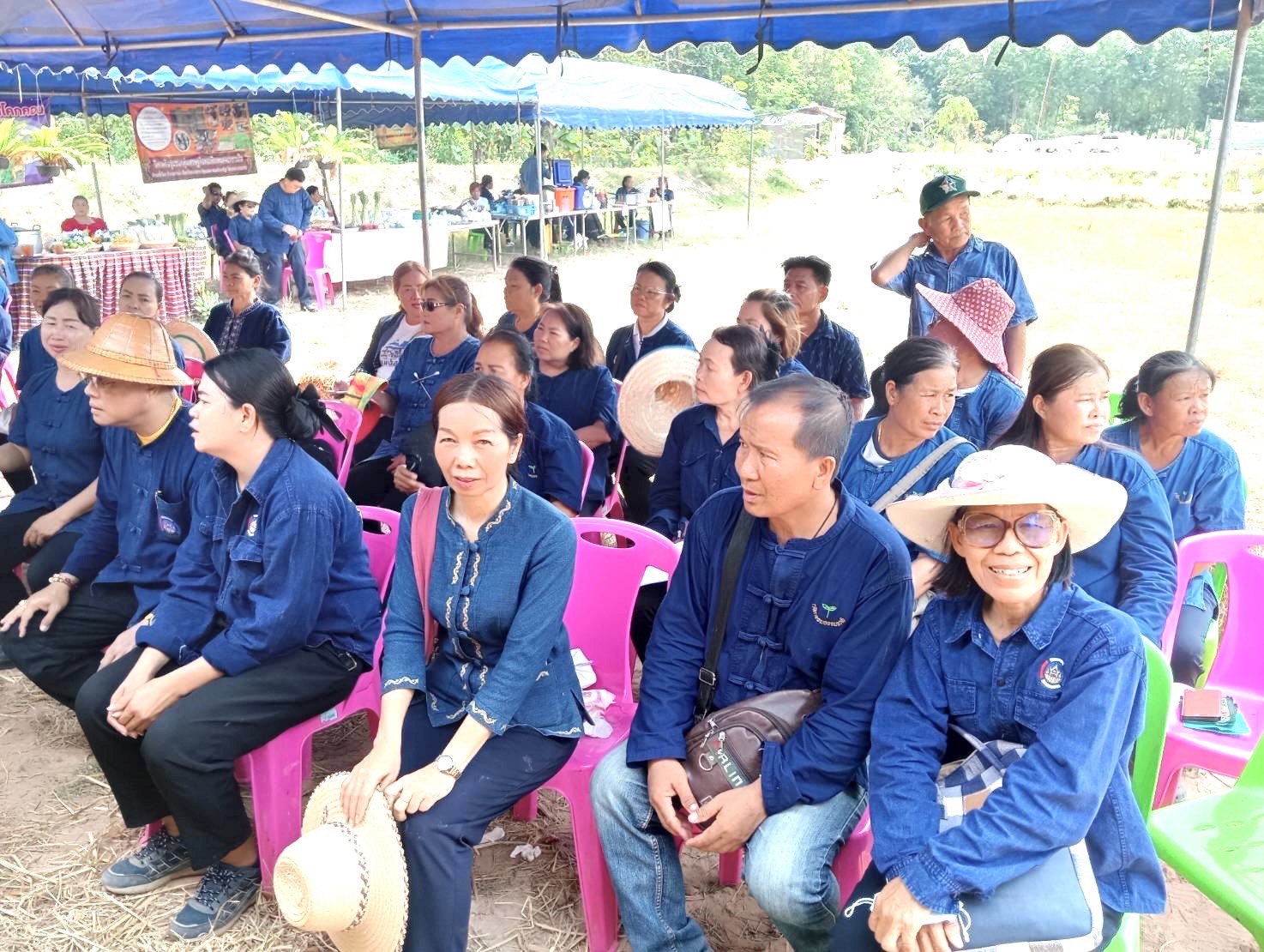 พช.หนองคาย น้อมนำหลักปรัชญาของเศรษฐกิจพอเพียงผ่านการดำเนินโครงการเฉลิมพระเกียรติพระบาทสมเด็จพระเจ้าอยู่หัว เนื่องในโอกาสมหามงคลเฉลิมพระชนมพรรษา 6 รอบ 28 กรกฎาคม 2567 ณ ศูนย์เรียนรู้ “โคก หนอง นา โมเดล” อำเภอท่าบ่อ