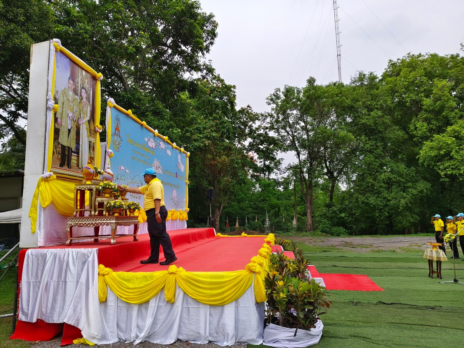 พช.หนองคาย ร่วมกิจกรรมจิตอาสาพัฒนาเนื่องในวันเฉลิมพระชนมพรรษาสมเด็จพระนางเจ้าฯ พระบรมราชินี “กิจกรรมจิตอาสาพัฒนาสิ่งแวดล้อมและบำเพ็ญสาธารณประโยชน์”