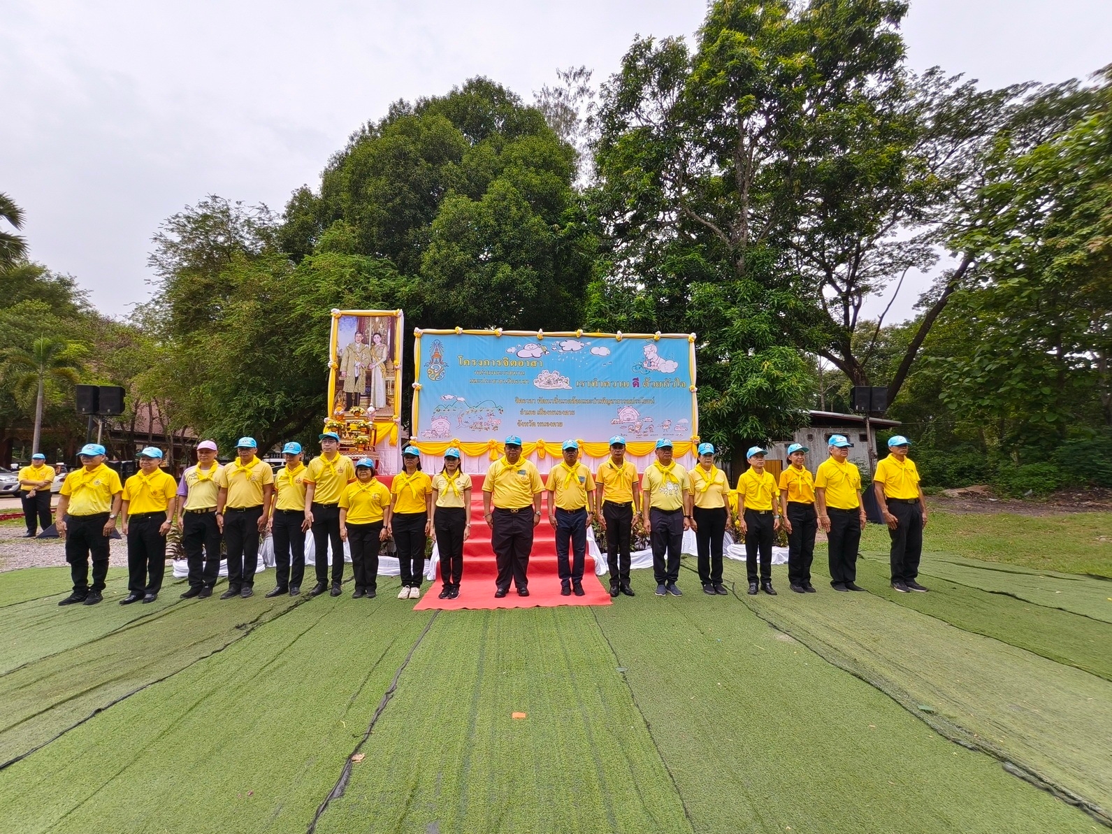 พช.หนองคาย ร่วมกิจกรรมจิตอาสาพัฒนาเนื่องในวันเฉลิมพระชนมพรรษาสมเด็จพระนางเจ้าฯ พระบรมราชินี “กิจกรรมจิตอาสาพัฒนาสิ่งแวดล้อมและบำเพ็ญสาธารณประโยชน์”