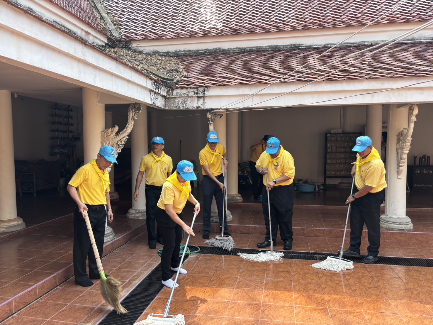 พช.หนองคาย ร่วมกิจกรรมจิตอาสาพัฒนาสิ่งแวดล้อมและบำเพ็ญสาธารณประโยชน์ เนื่องในวันฉัตรมงคล ประจำปี 2567