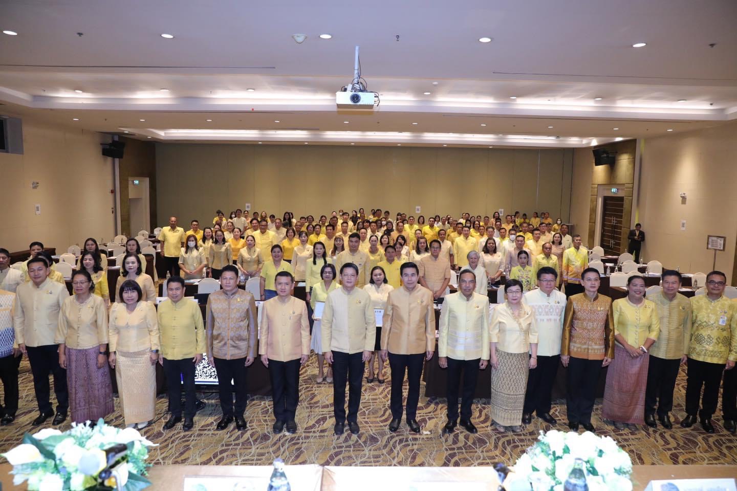 พช.หนองคาย เข้ารับมอบนโยบาย อธิบดี พช. พร้อมขับเคลื่อนงานพัฒนาชุมชนเพื่อประชาชนมีคุณภาพชีวิตที่ดีขึ้น