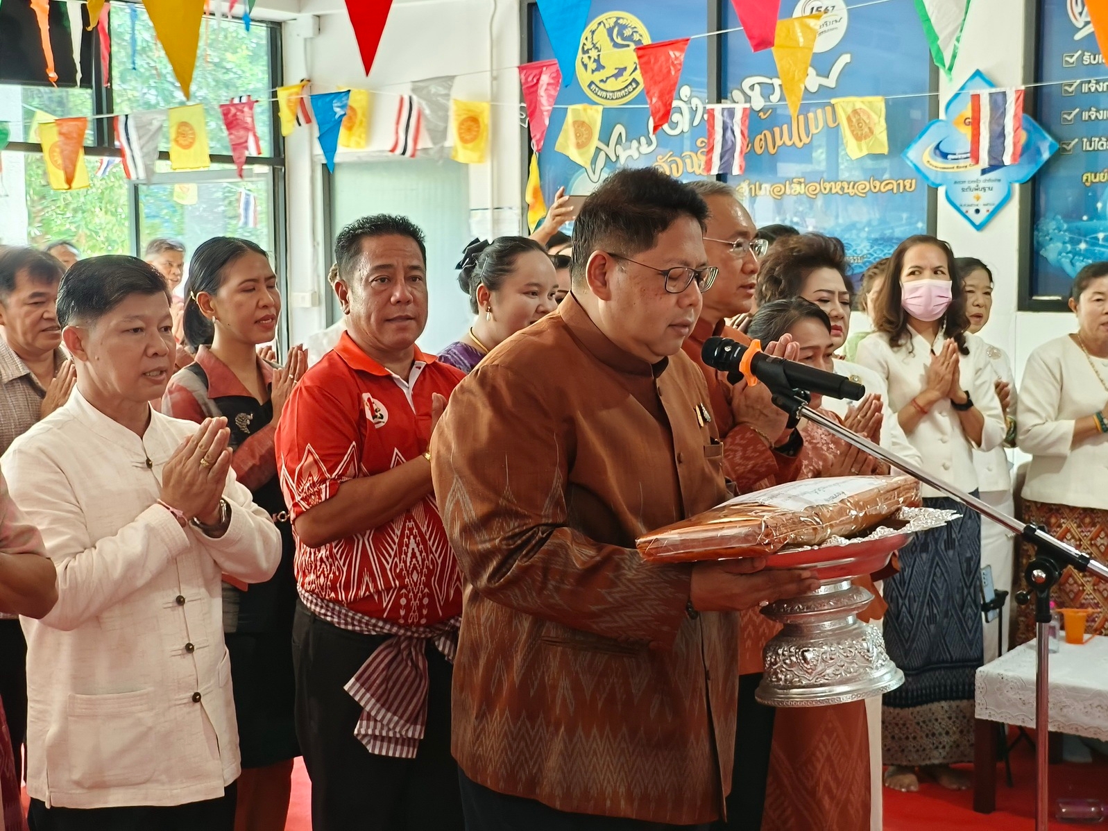 พช.หนองคาย ร่วมพิธีทำบุญทอดผ้าป่าสามัคคีอำเภอเมืองหนองคาย ประจำปี 2567 เพื่อจัดหาทุนบูรณปฏิสังขรณ์พระอุโบสถ วัดพระธาตุบังพวน อ.เมืองหนองคาย ที่ได้รับความเสียหายจากการเกิดอัคคีภัย