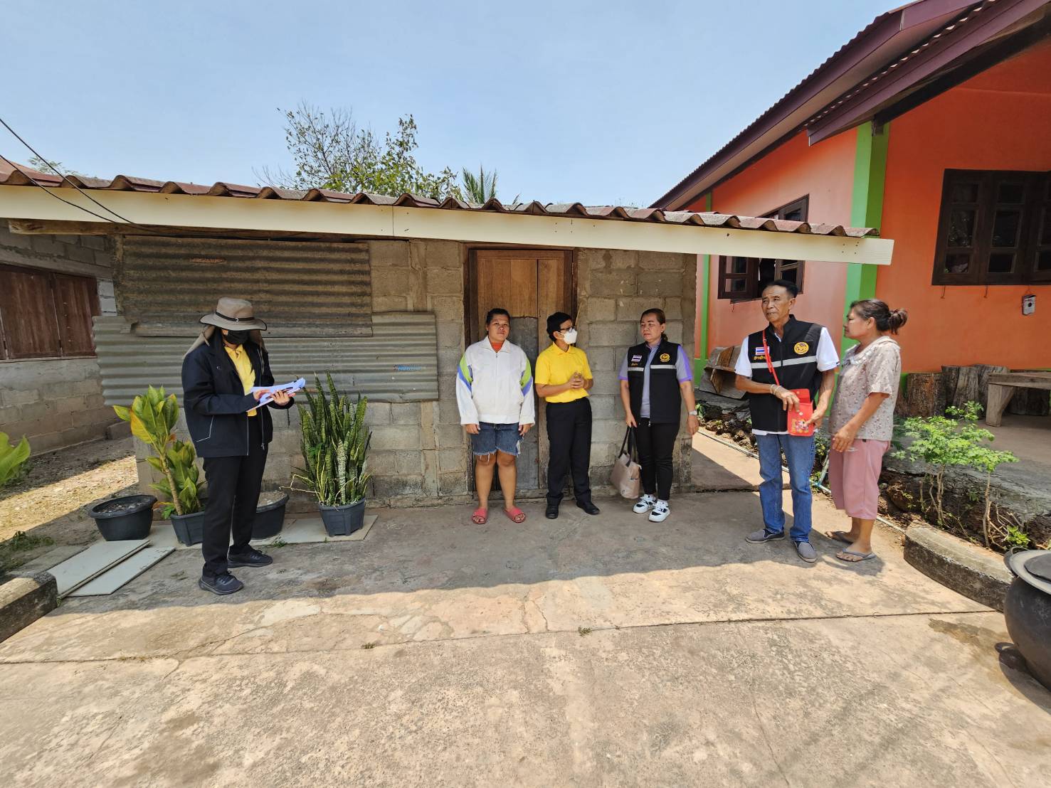 พช.หนองคาย ลงพื้นที่จัดเก็บข้อมูลครัวเรือนที่ขอรับการสนับสนุนวัสดุอุปกรณ์ ภายใต้บันทึกข้อตกลงความร่วมมือในการแก้ไขปัญหาความยากจนเชิงบูรณาการ ระหว่าง กรมการพัฒนาชุมชน กระทรวงมหาดไทย กับ มูลนิธิป่อเต็กตึ๊ง