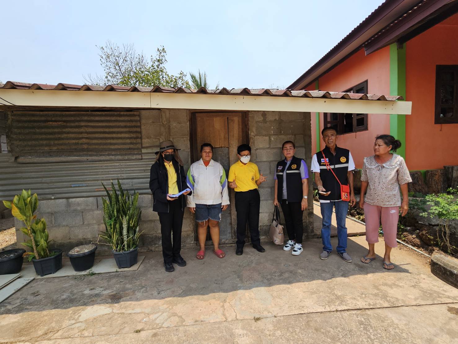 พช.หนองคาย ลงพื้นที่จัดเก็บข้อมูลครัวเรือนที่ขอรับการสนับสนุนวัสดุอุปกรณ์ ภายใต้บันทึกข้อตกลงความร่วมมือในการแก้ไขปัญหาความยากจนเชิงบูรณาการ ระหว่าง กรมการพัฒนาชุมชน กระทรวงมหาดไทย กับ มูลนิธิป่อเต็กตึ๊ง