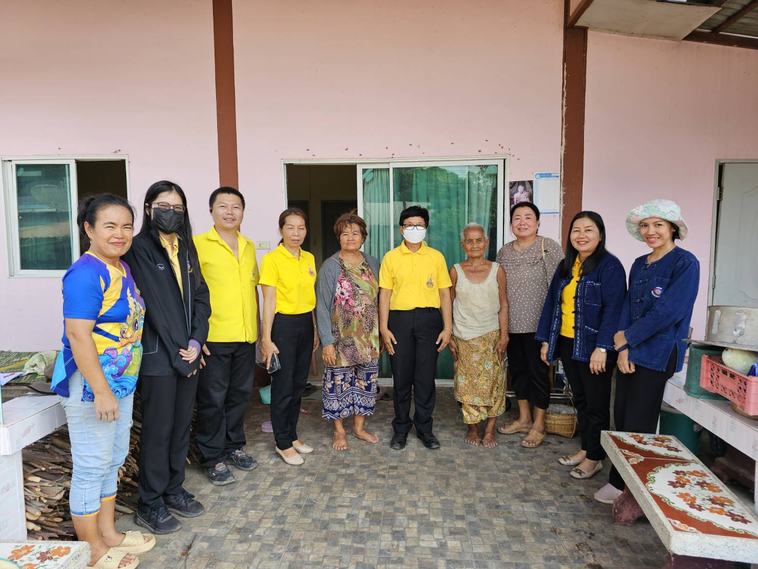 พช.หนองคาย ลงพื้นที่จัดเก็บข้อมูลครัวเรือนที่ขอรับการสนับสนุนวัสดุอุปกรณ์ ภายใต้บันทึกข้อตกลงความร่วมมือในการแก้ไขปัญหาความยากจนเชิงบูรณาการ ระหว่าง กรมการพัฒนาชุมชน กระทรวงมหาดไทย กับ มูลนิธิป่อเต็กตึ๊ง