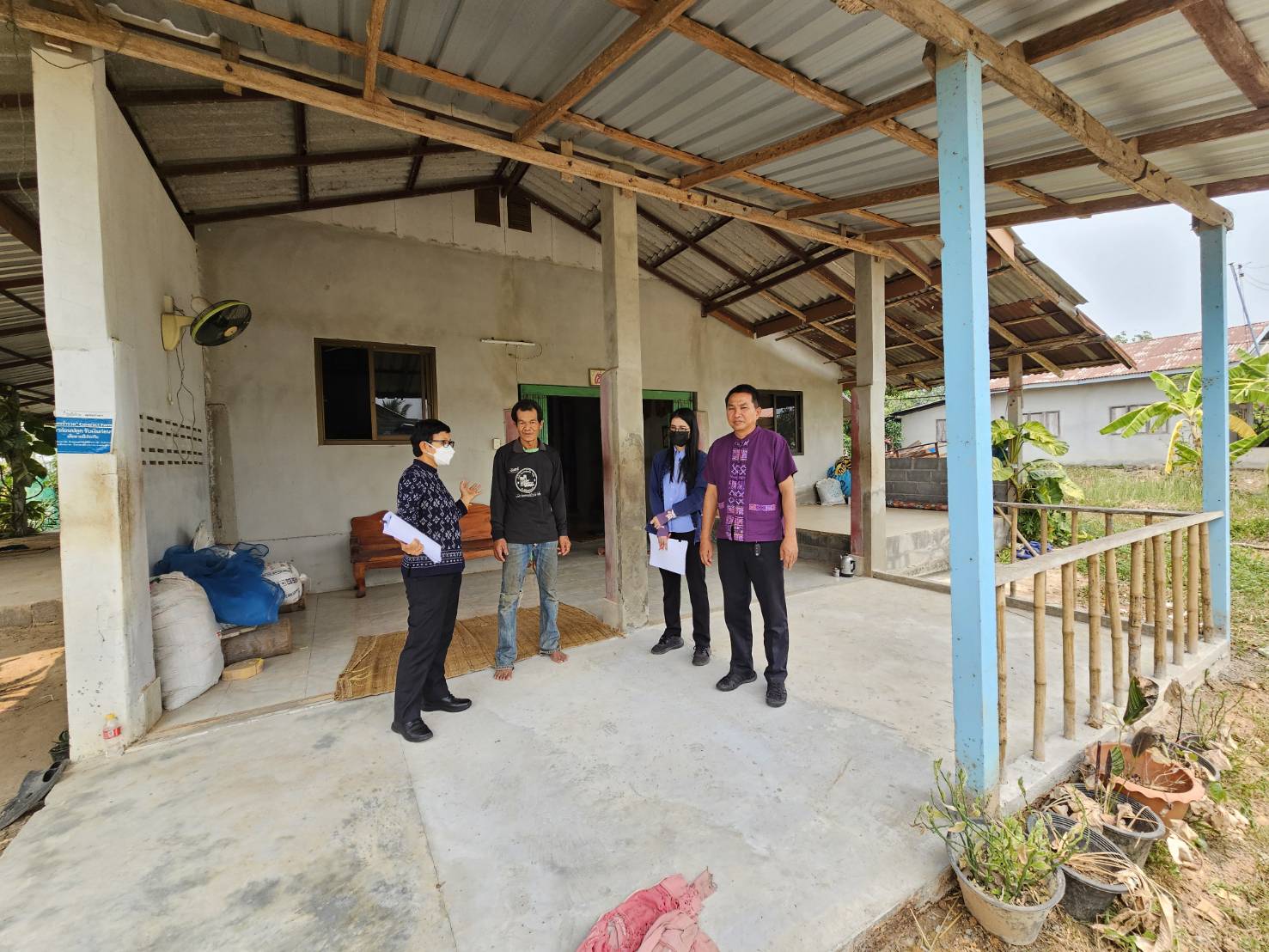 พช.หนองคาย ลงพื้นที่จัดเก็บข้อมูลครัวเรือนที่ขอรับการสนับสนุนวัสดุอุปกรณ์ ภายใต้บันทึกข้อตกลงความร่วมมือในการแก้ไขปัญหาความยากจนเชิงบูรณาการ ระหว่าง กรมการพัฒนาชุมชนกระทรวงมหาดไทย กับ มูลนิธิป่อเต็กตึ๊ง