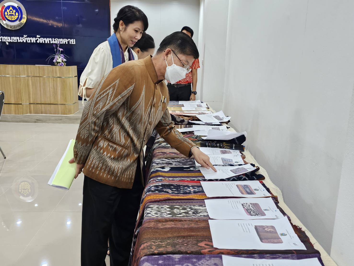 “ผ้าไทหนองคายงามแท้คักขนาด” จังหวัดหนองคาย จัดการประกวดสุดยอดผ้าจังหวัดหนองคาย ประจำปี 2567