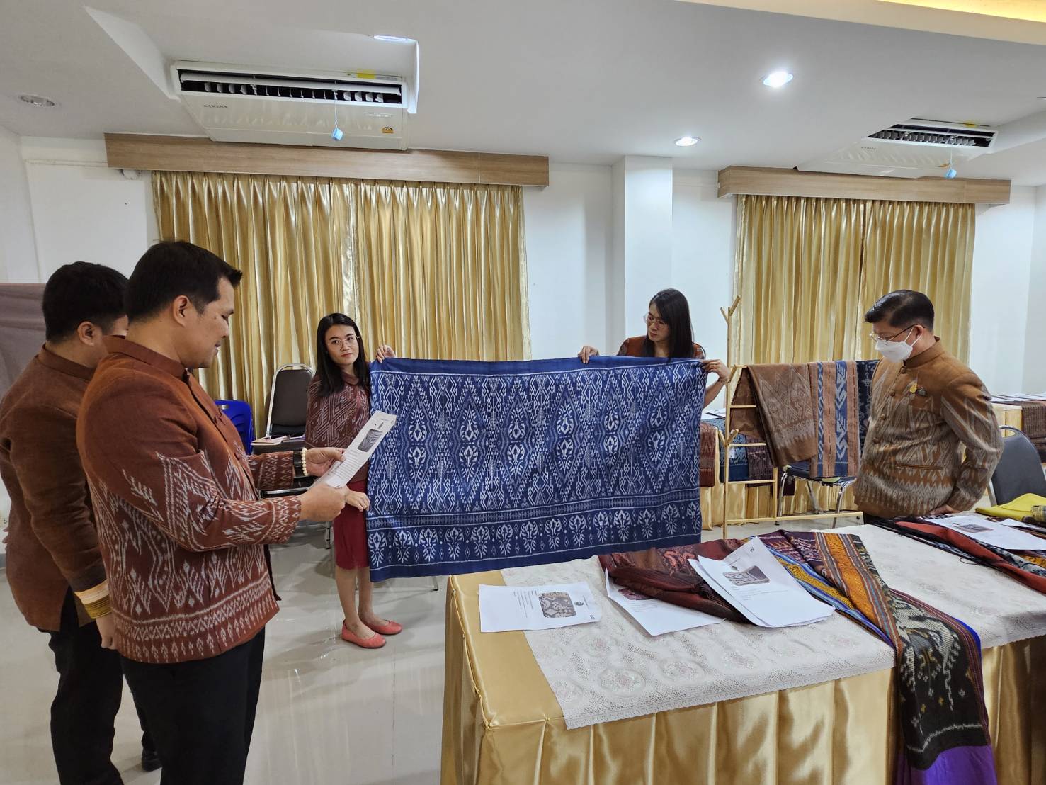 “ผ้าไทหนองคายงามแท้คักขนาด” จังหวัดหนองคาย จัดการประกวดสุดยอดผ้าจังหวัดหนองคาย ประจำปี 2567