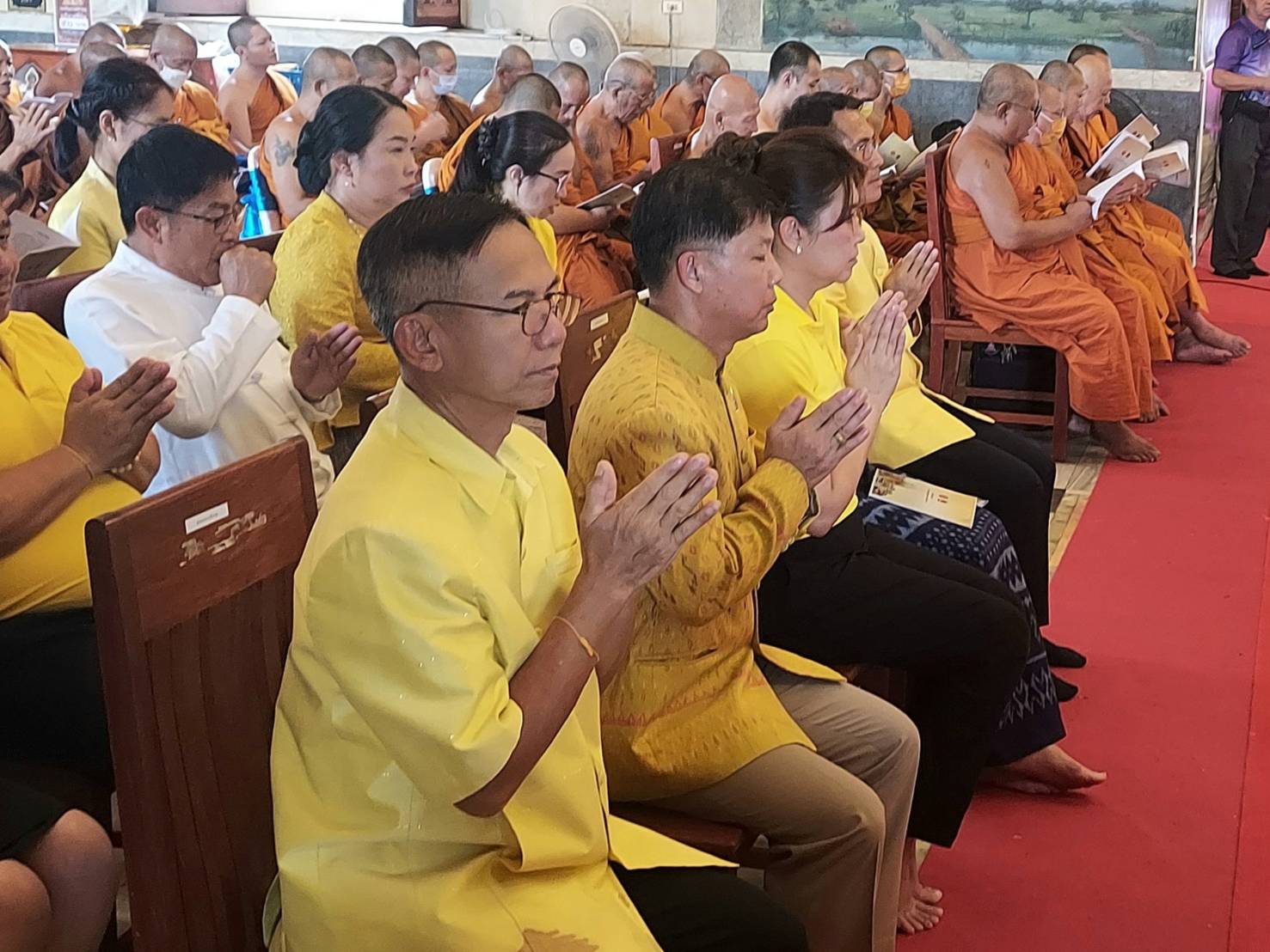 พช.หนองคาย ร่วมพิธีเจริญพระพุทธมนต์และเจริญจิตตภาวนาถวายพระพรชัยมงคลแด่พระบาทสมเด็จพระเจ้าอยู่หัว เนื่องในโอกาสมหามงคลเฉลิพระชนมพรรษา 6 รอบ 28 กรกฎาคม 2567