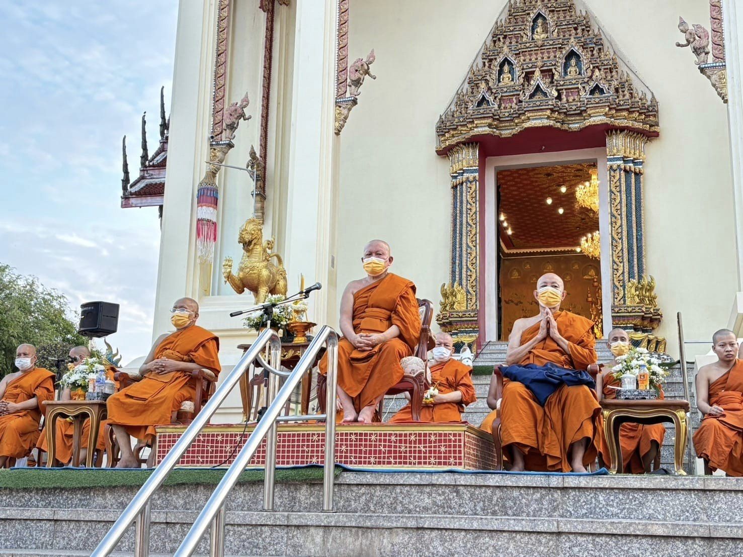 พช.หนองคาย ร่วมพิธีทำวัตรเย็นสวดมนต์เจริญจิตตภาวนา เนื่องในกิจกรรมวันสำคัญทางพระพุทธศาสนา (วันวิสาขบูชา) ประจำปี พ.ศ. 2567