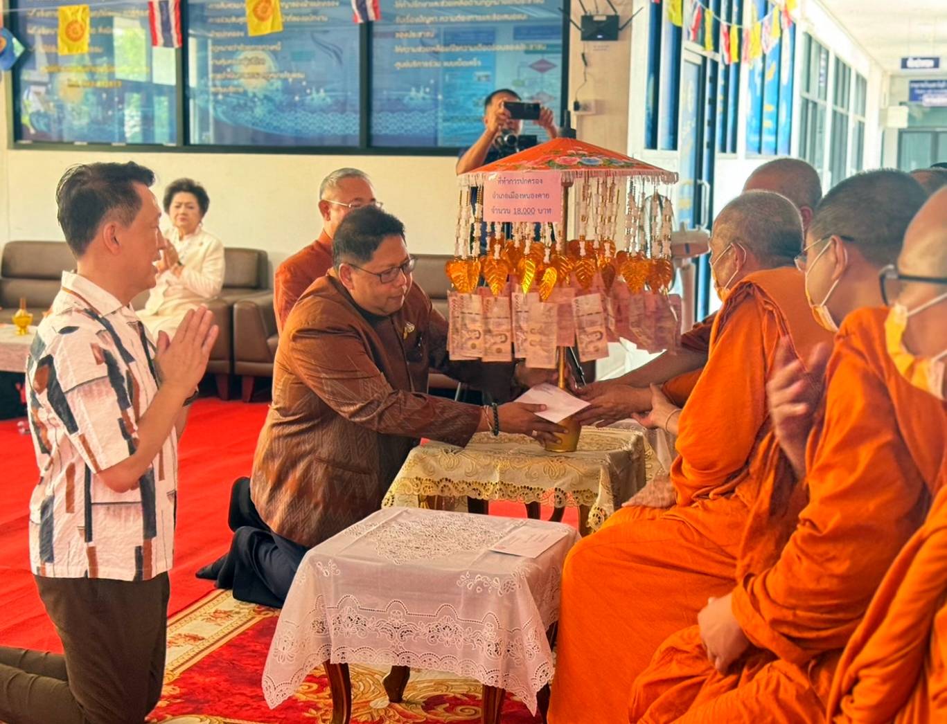 พช.หนองคาย ร่วมพิธีทำบุญทอดผ้าป่าสามัคคีอำเภอเมืองหนองคาย ประจำปี 2567 เพื่อจัดหาทุนบูรณปฏิสังขรณ์พระอุโบสถ วัดพระธาตุบังพวน อ.เมืองหนองคาย ที่ได้รับความเสียหายจากการเกิดอัคคีภัย