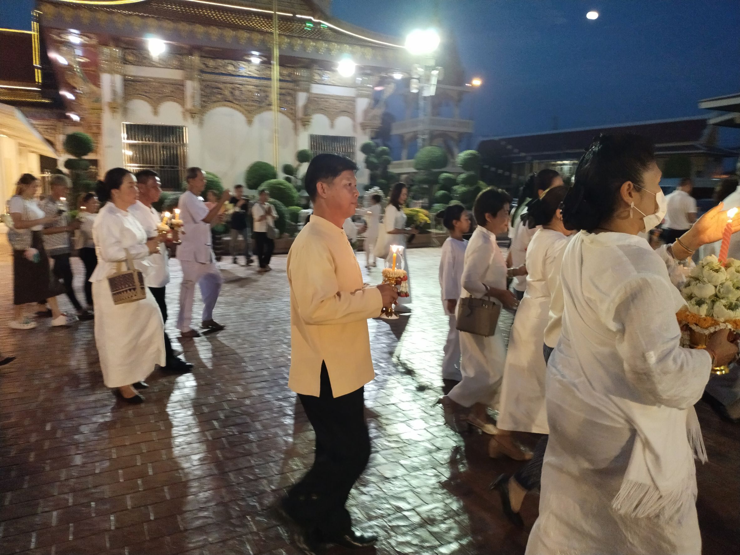 พช.หนองคาย ร่วมพิธีทำวัตรเย็นสวดมนต์เจริญจิตตภาวนา เนื่องในกิจกรรมวันสำคัญทางพระพุทธศาสนา (วันวิสาขบูชา) ประจำปี พ.ศ. 2567