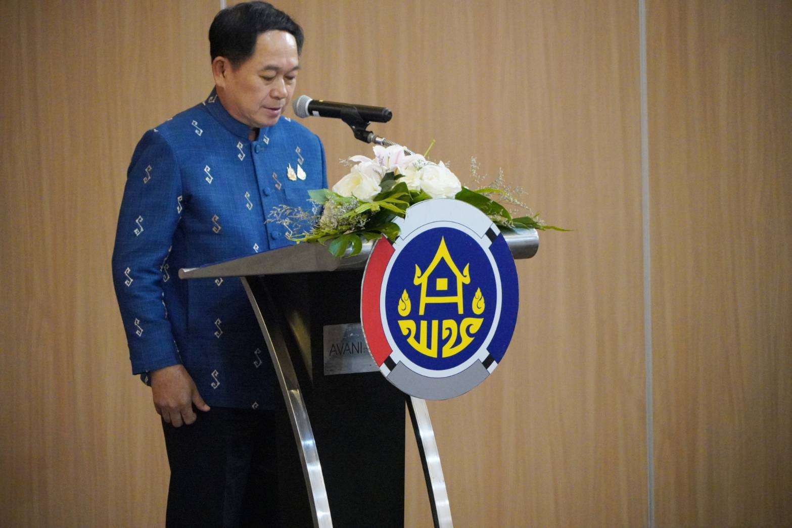 พช.หนองคาย นำคณะกลุ่มทอผ้า ร่วมโค้ชชิ่ง “ผ้าลายสิริวชิราภรณ์” และงานหัตถกรรม โครงการพัฒนาผลิตภัณฑ์ OTOP ประเภทผ้าและงานหัตถกรรม ณ จังหวัดขอนแก่น