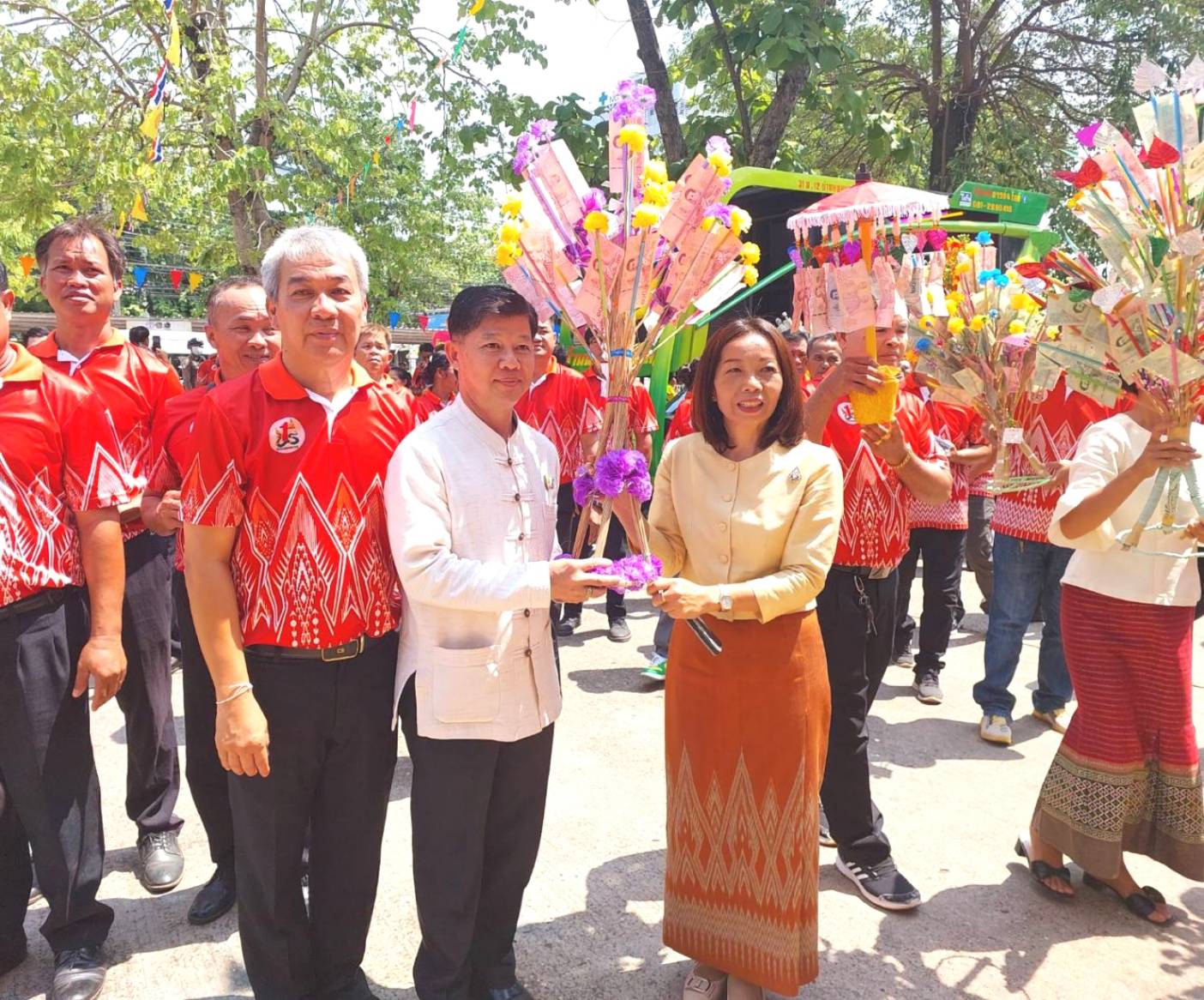 พช.หนองคาย ร่วมพิธีทำบุญทอดผ้าป่าสามัคคีอำเภอเมืองหนองคาย ประจำปี 2567 เพื่อจัดหาทุนบูรณปฏิสังขรณ์พระอุโบสถ วัดพระธาตุบังพวน อ.เมืองหนองคาย ที่ได้รับความเสียหายจากการเกิดอัคคีภัย