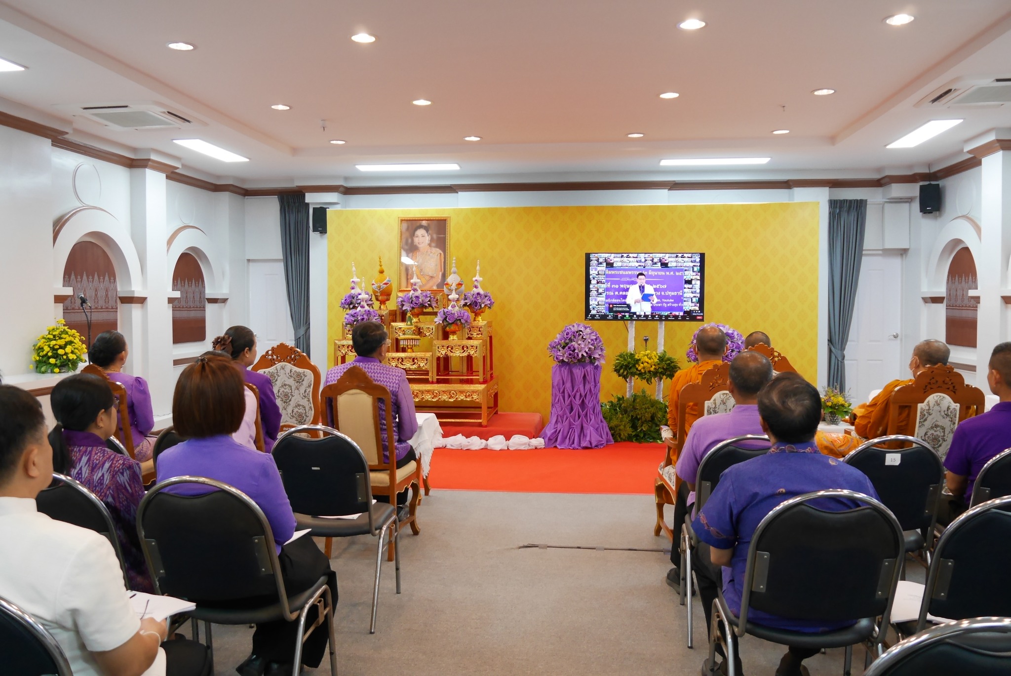 พช.หนองคาย ร่วมพิธีเจริญพระพุทธมนต์ เจริญจิตตภาวนา ถวายพระพรชัยมงคลแด่ สมเด็จพระนางเจ้าฯ พระบรมราชินี เนื่องในโอกาสวันเฉลิมพระชนมพรรษา (3 มิถุนายน พ.ศ. 2567) ผ่านสื่ออิเล็กทรอนิกส์ออนไลน์