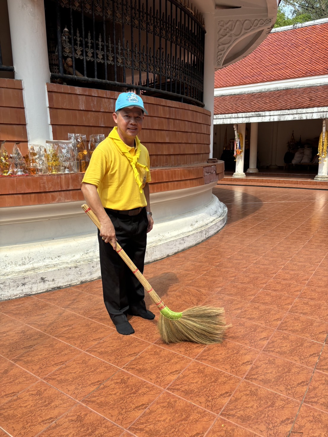 พช.หนองคาย ร่วมกิจกรรมจิตอาสาพัฒนาสิ่งแวดล้อมและบำเพ็ญสาธารณประโยชน์ เนื่องในวันฉัตรมงคล ประจำปี 2567