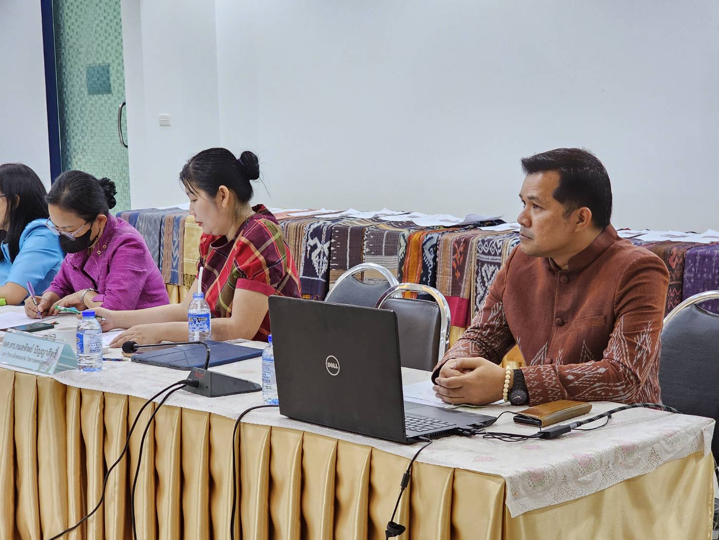 “ผ้าไทหนองคายงามแท้คักขนาด” จังหวัดหนองคาย จัดการประกวดสุดยอดผ้าจังหวัดหนองคาย ประจำปี 2567