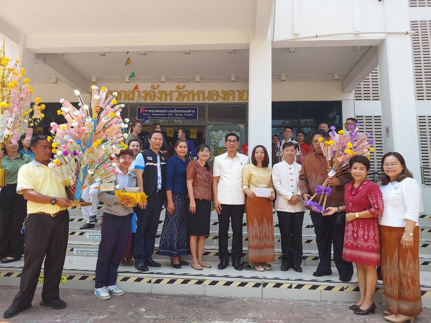 พช.หนองคาย ร่วมพิธีทำบุญทอดผ้าป่าสามัคคีอำเภอเมืองหนองคาย ประจำปี 2567 เพื่อจัดหาทุนบูรณปฏิสังขรณ์พระอุโบสถ วัดพระธาตุบังพวน อ.เมืองหนองคาย ที่ได้รับความเสียหายจากการเกิดอัคคีภัย