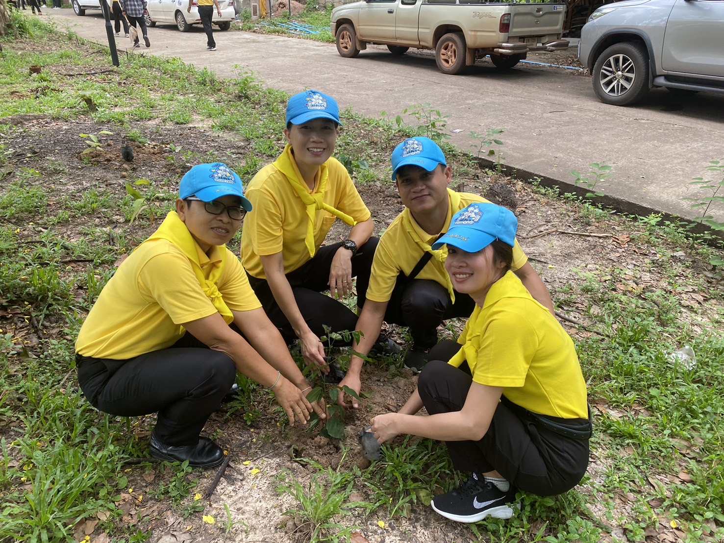 พช.หนองคาย ร่วมกิจกรรมจิตอาสาพัฒนาเนื่องในวันเฉลิมพระชนมพรรษาสมเด็จพระนางเจ้าฯ พระบรมราชินี “กิจกรรมจิตอาสาพัฒนาสิ่งแวดล้อมและบำเพ็ญสาธารณประโยชน์”