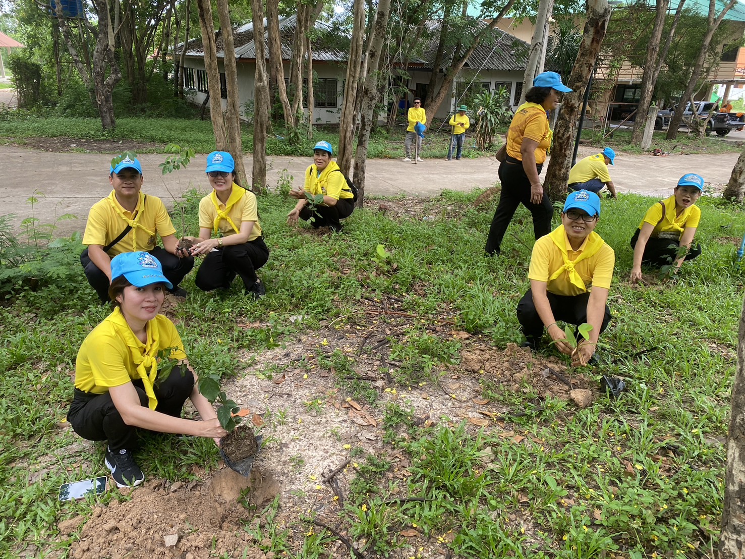 พช.หนองคาย ร่วมกิจกรรมจิตอาสาพัฒนาเนื่องในวันเฉลิมพระชนมพรรษาสมเด็จพระนางเจ้าฯ พระบรมราชินี “กิจกรรมจิตอาสาพัฒนาสิ่งแวดล้อมและบำเพ็ญสาธารณประโยชน์”