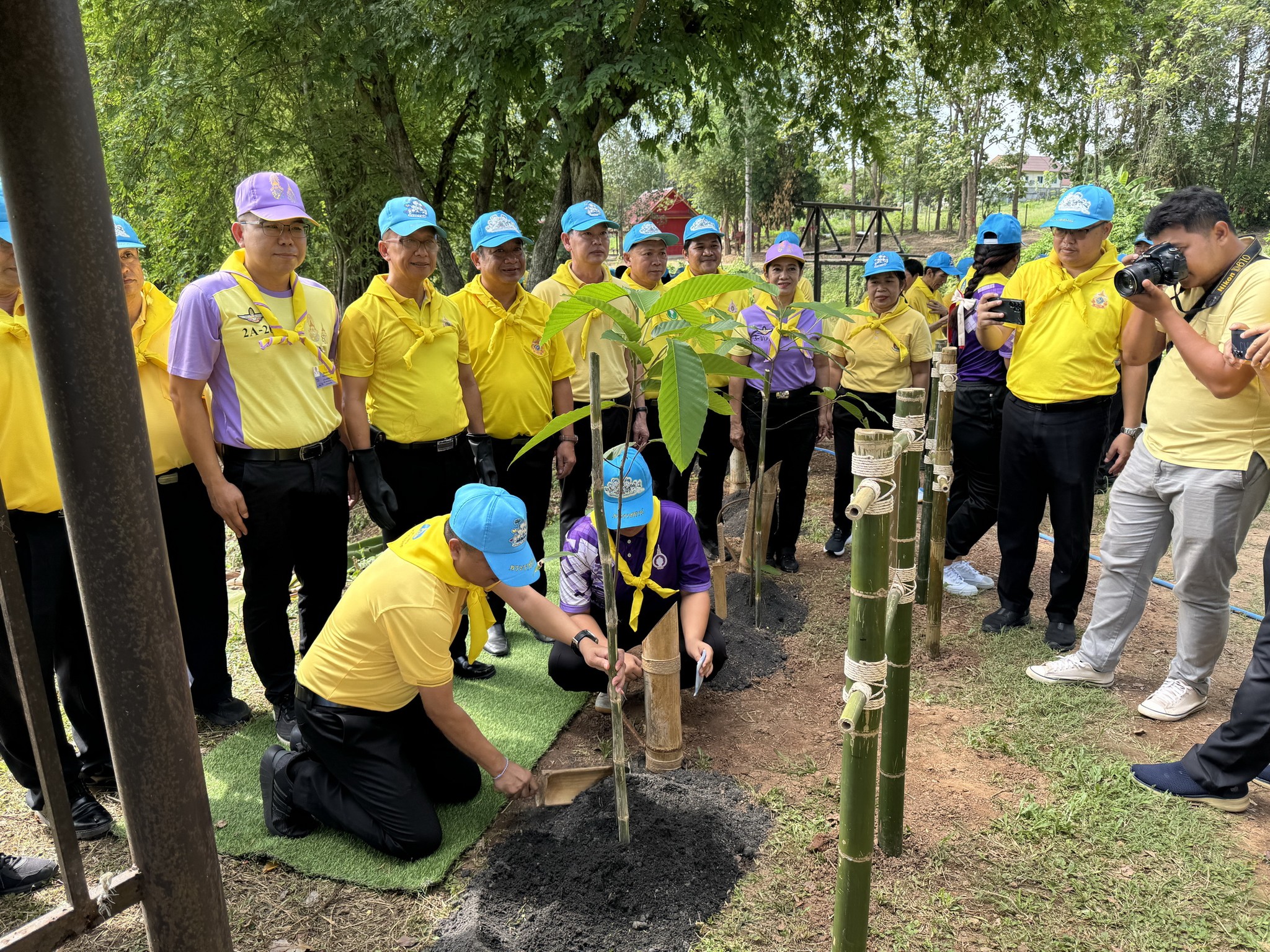 พช.หนองคาย ร่วมกิจกรรมจิตอาสาพัฒนา เนื่องในโอกาสวันพระบาทสมเด็จพระปกเกล้าเจ้าอยู่หัว “กิจกรรมพัฒนาสิ่งแวดล้อมและบำเพ็ญสาธารณประโยชน์”