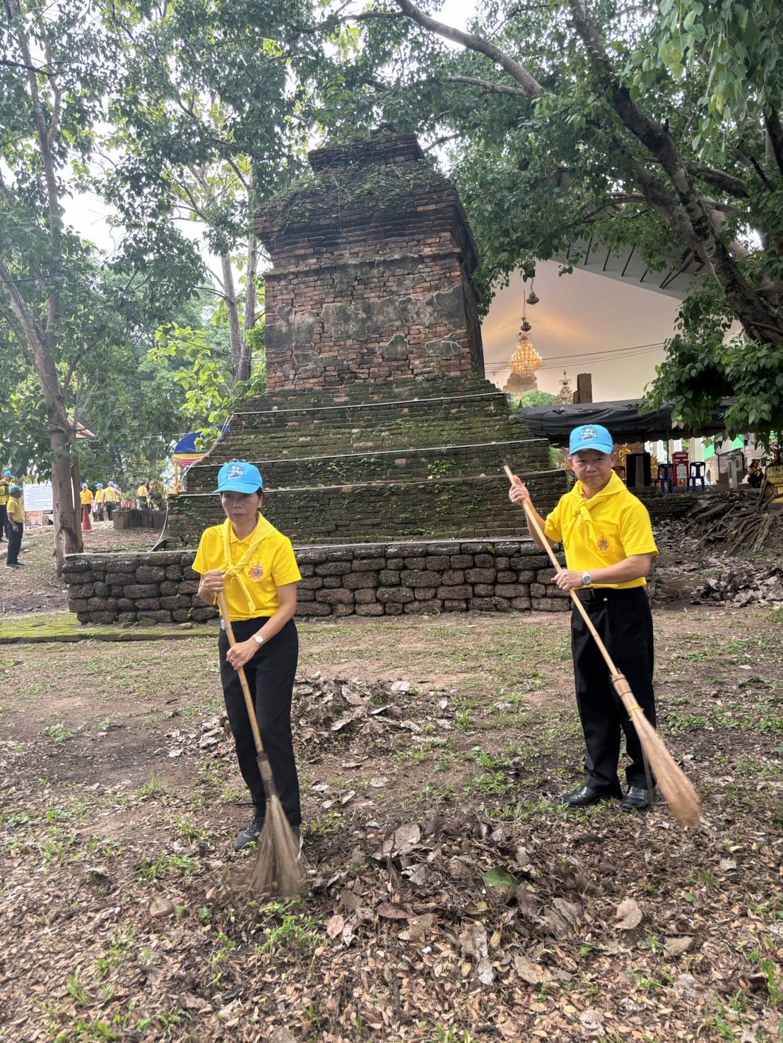 พช.หนองคาย ร่วมกิจกรรมจิตอาสาพัฒนาเนื่องในวันเฉลิมพระชนมพรรษาสมเด็จพระนางเจ้าฯ พระบรมราชินี “กิจกรรมจิตอาสาพัฒนาสิ่งแวดล้อมและบำเพ็ญสาธารณประโยชน์”