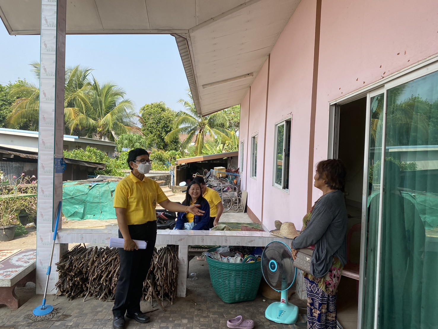 พช.หนองคาย ลงพื้นที่จัดเก็บข้อมูลครัวเรือนที่ขอรับการสนับสนุนวัสดุอุปกรณ์ ภายใต้บันทึกข้อตกลงความร่วมมือในการแก้ไขปัญหาความยากจนเชิงบูรณาการ ระหว่าง กรมการพัฒนาชุมชน กระทรวงมหาดไทย กับ มูลนิธิป่อเต็กตึ๊ง