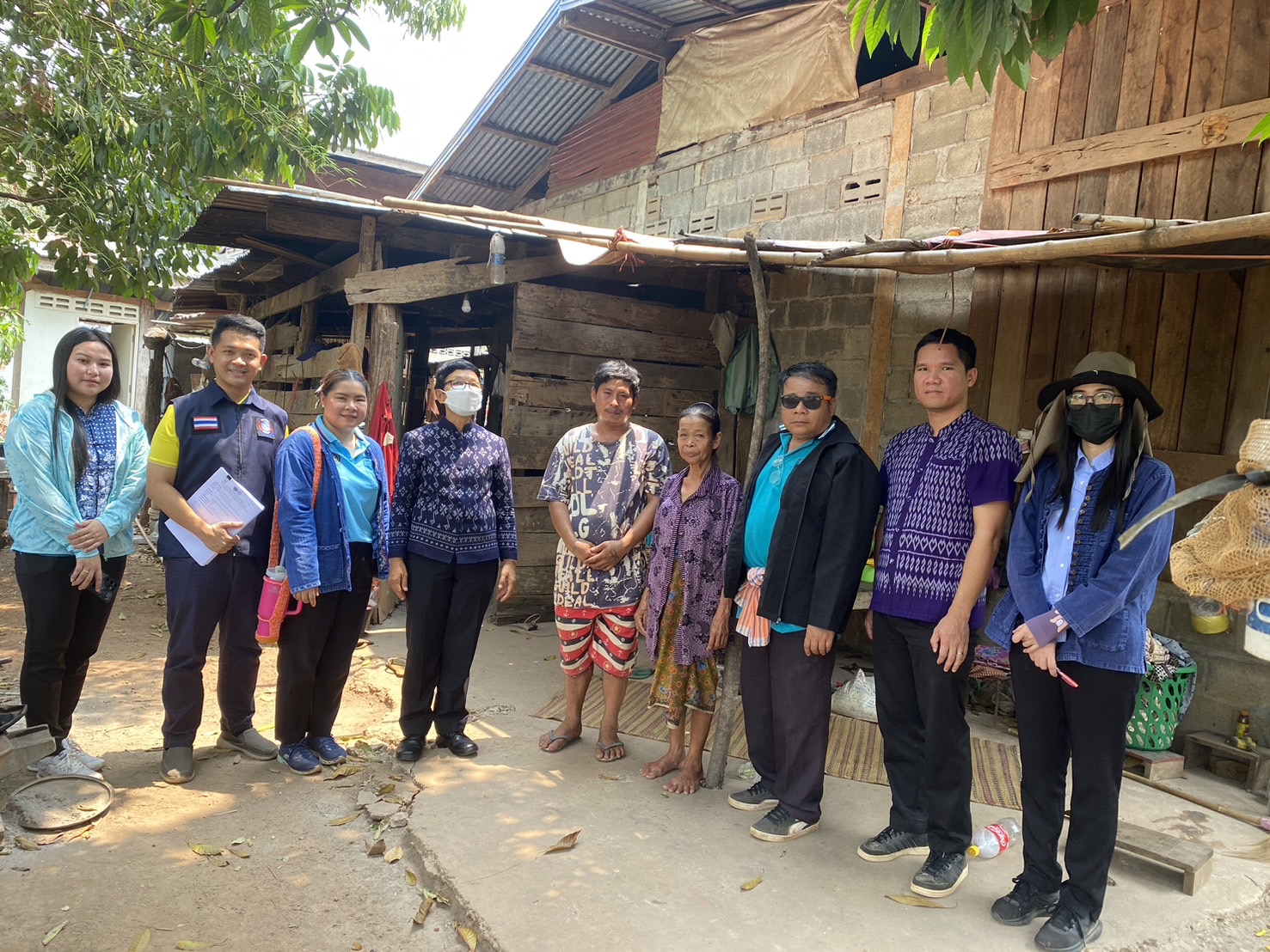 พช.หนองคาย ลงพื้นที่จัดเก็บข้อมูลครัวเรือนที่ขอรับการสนับสนุนวัสดุอุปกรณ์ ภายใต้บันทึกข้อตกลงความร่วมมือในการแก้ไขปัญหาความยากจนเชิงบูรณาการ ระหว่าง กรมการพัฒนาชุมชนกระทรวงมหาดไทย กับ มูลนิธิป่อเต็กตึ๊ง