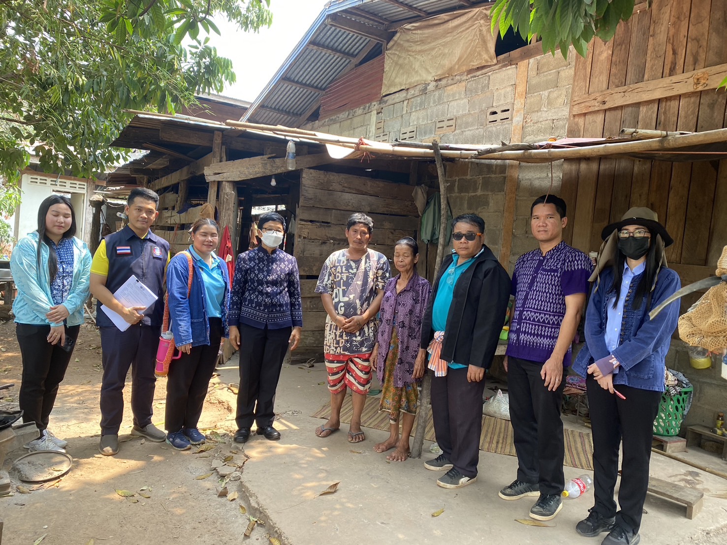พช.หนองคาย ลงพื้นที่จัดเก็บข้อมูลครัวเรือนที่ขอรับการสนับสนุนวัสดุอุปกรณ์ ภายใต้บันทึกข้อตกลงความร่วมมือในการแก้ไขปัญหาความยากจนเชิงบูรณาการ ระหว่าง กรมการพัฒนาชุมชนกระทรวงมหาดไทย กับ มูลนิธิป่อเต็กตึ๊ง