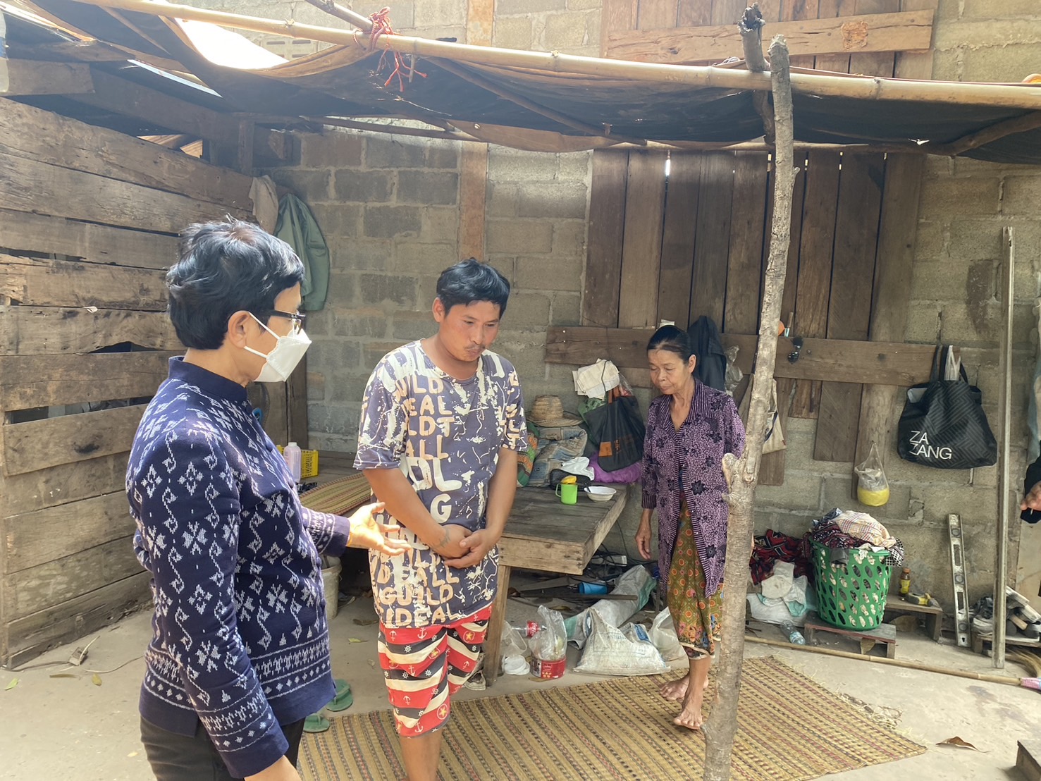 พช.หนองคาย ลงพื้นที่จัดเก็บข้อมูลครัวเรือนที่ขอรับการสนับสนุนวัสดุอุปกรณ์ ภายใต้บันทึกข้อตกลงความร่วมมือในการแก้ไขปัญหาความยากจนเชิงบูรณาการ ระหว่าง กรมการพัฒนาชุมชนกระทรวงมหาดไทย กับ มูลนิธิป่อเต็กตึ๊ง