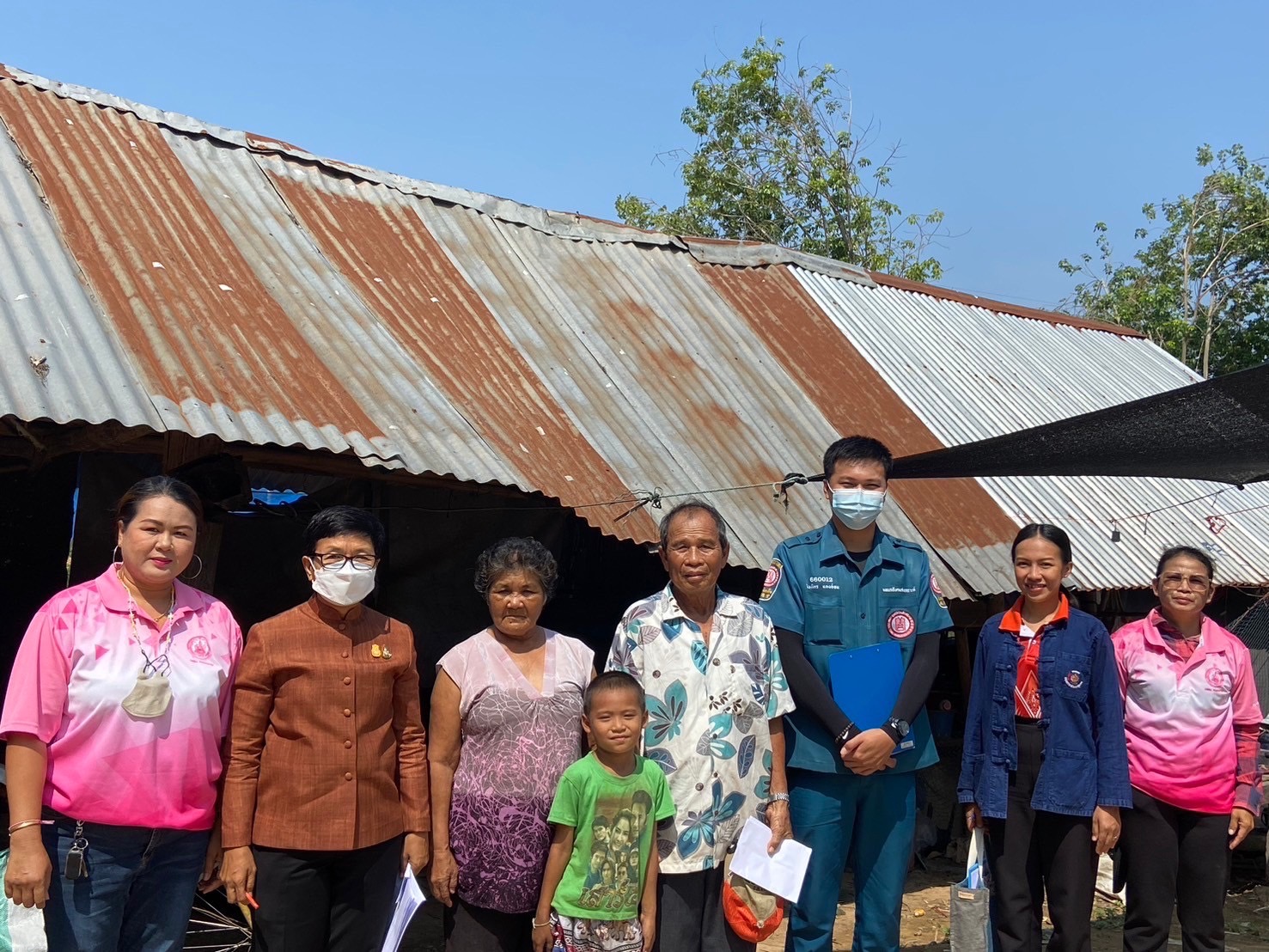 พช.หนองคาย ร่วมลงพื้นที่เพื่อจัดเก็บข้อมูลครัวเรือนที่ขอรับการสนับสนุนวัสดุอุปกรณ์ ภายใต้บันทึกข้อตกลงความร่วมมือในการแก้ไขปัญหาความยากจนเชิงบูรณาการ ระหว่าง กรมการพัฒนาชุมชนกระทรวงมหาดไทย กับ มูลนิธิป่อเต็กตึ๊ง