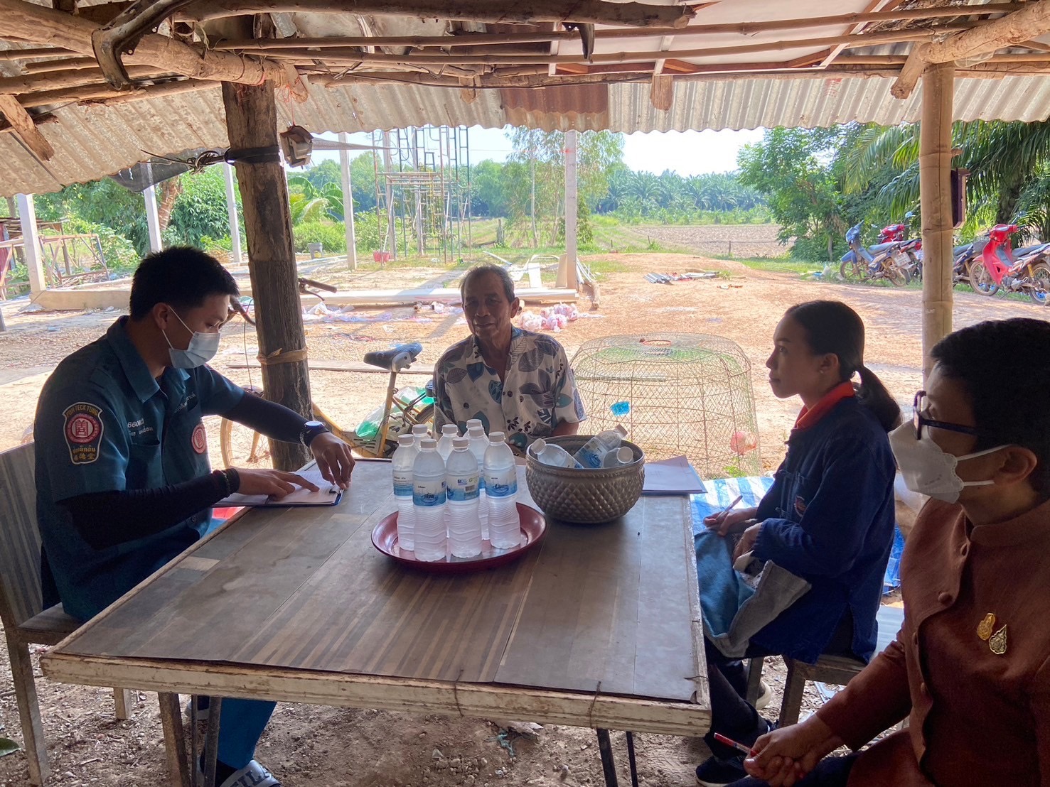 พช.หนองคาย ร่วมลงพื้นที่เพื่อจัดเก็บข้อมูลครัวเรือนที่ขอรับการสนับสนุนวัสดุอุปกรณ์ ภายใต้บันทึกข้อตกลงความร่วมมือในการแก้ไขปัญหาความยากจนเชิงบูรณาการ ระหว่าง กรมการพัฒนาชุมชนกระทรวงมหาดไทย กับ มูลนิธิป่อเต็กตึ๊ง