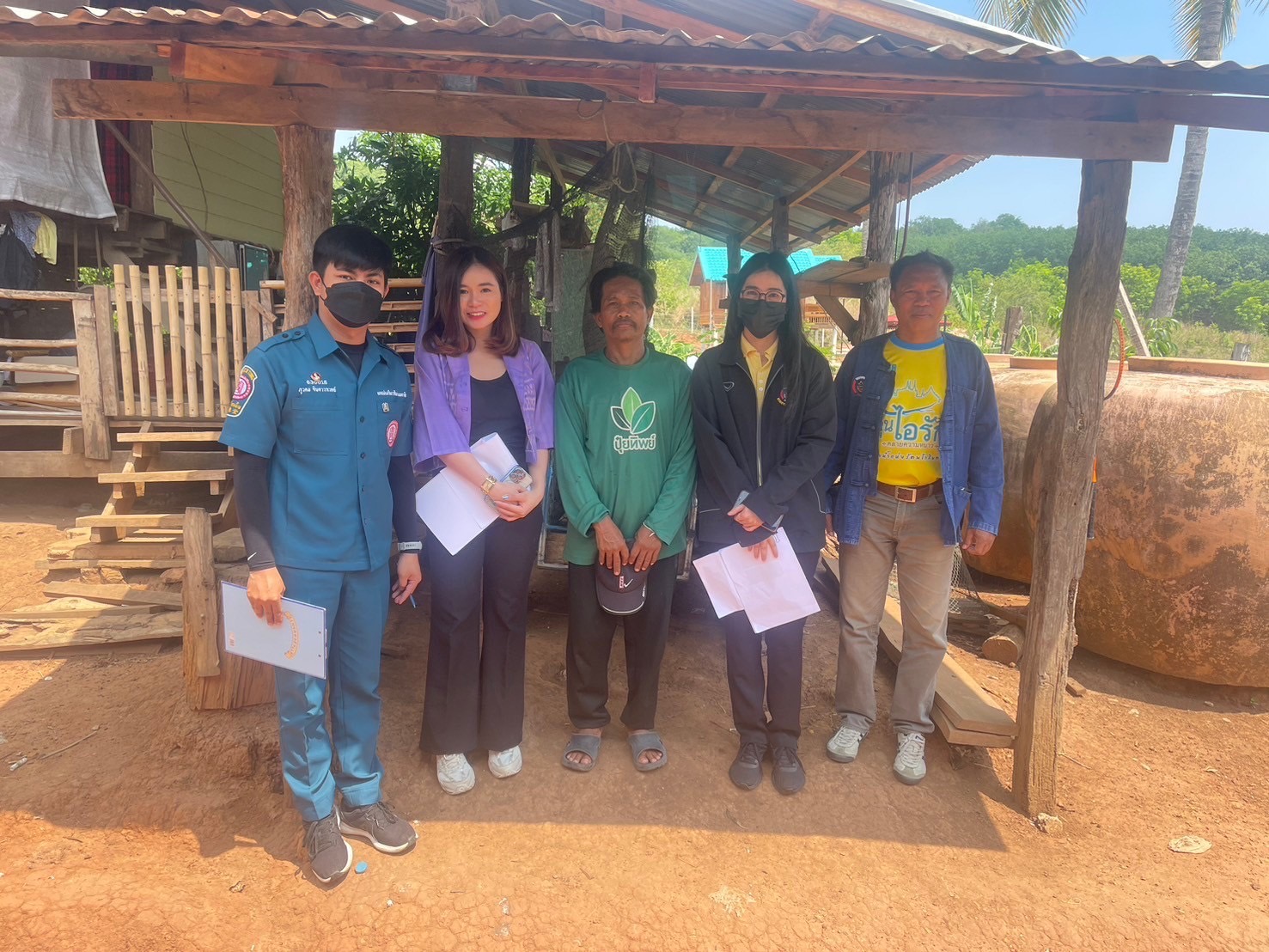 พช.หนองคาย ร่วมลงพื้นที่เพื่อจัดเก็บข้อมูลครัวเรือนที่ขอรับการสนับสนุนวัสดุอุปกรณ์ ภายใต้บันทึกข้อตกลงความร่วมมือในการแก้ไขปัญหาความยากจนเชิงบูรณาการ ระหว่าง กรมการพัฒนาชุมชนกระทรวงมหาดไทย กับ มูลนิธิป่อเต็กตึ๊ง